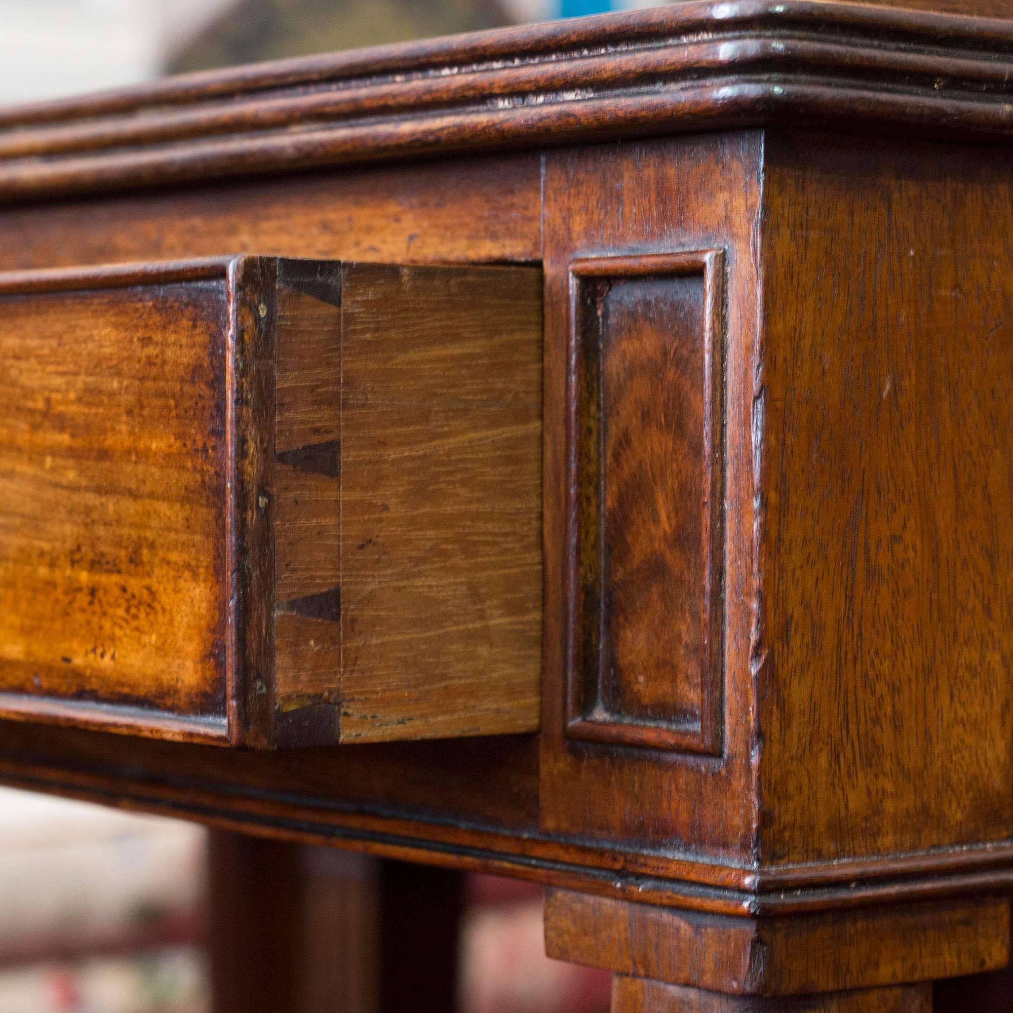 Hand-Carved Early 19th Century English Regency Gillows Mahogany Small Desk or Dressing Table