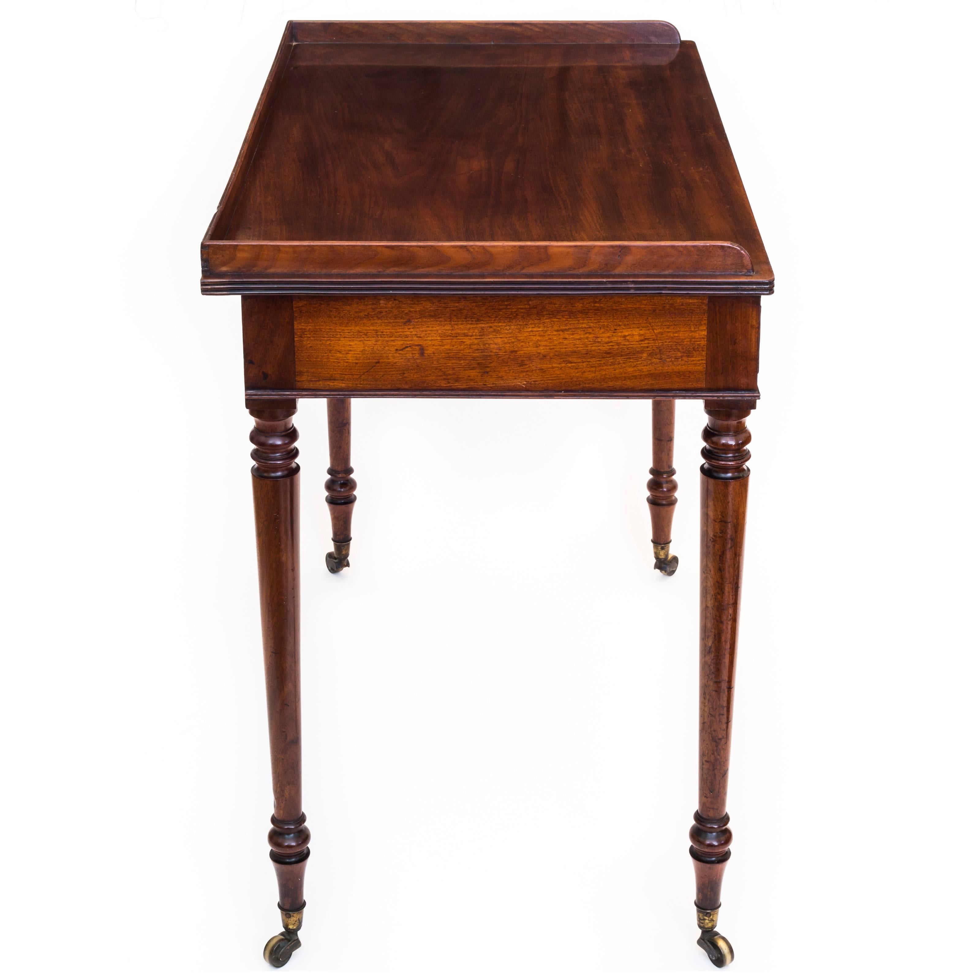Early 19th Century English Regency Gillows Mahogany Small Desk or Dressing Table 1