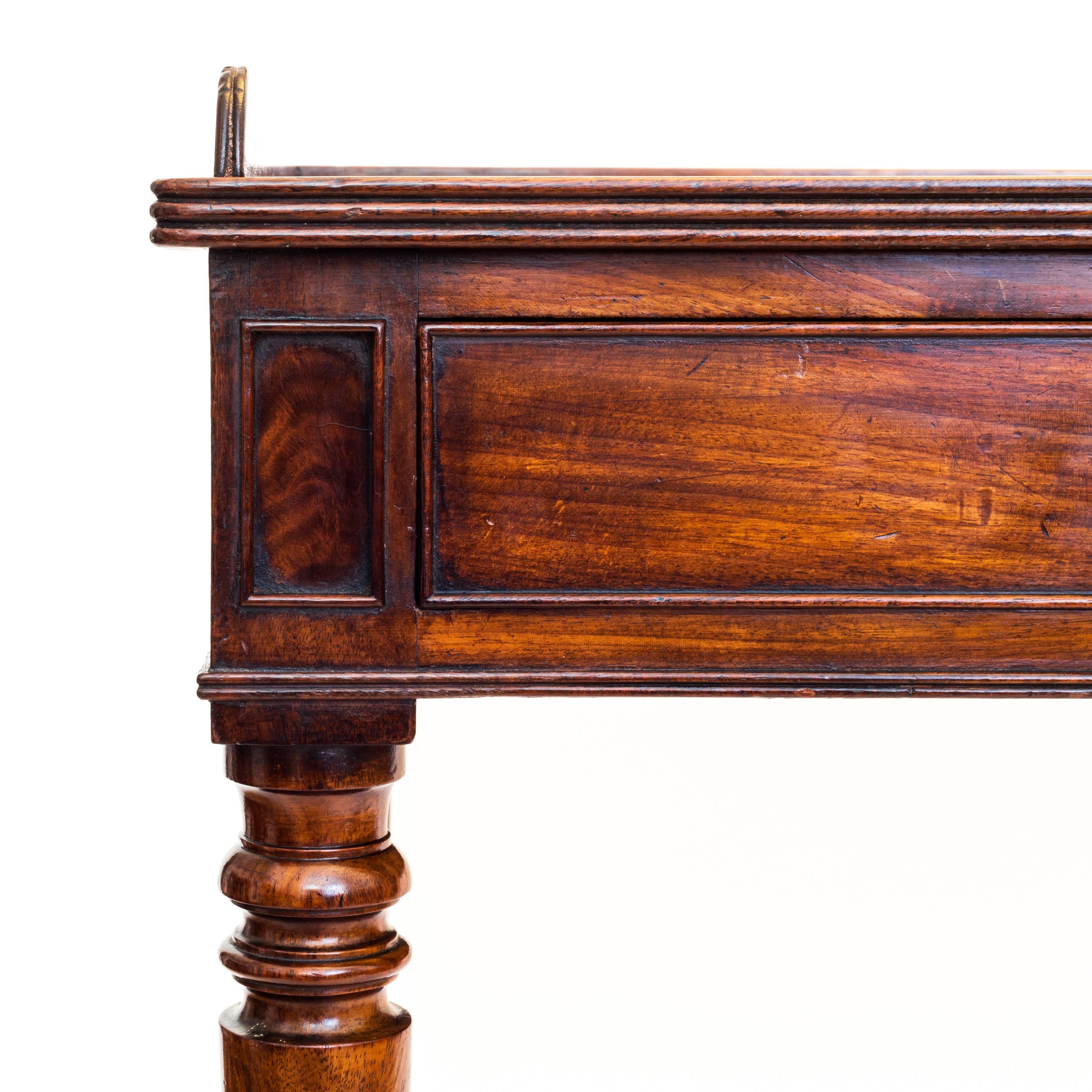 Early 19th Century English Regency Gillows Mahogany Small Desk or Dressing Table 3