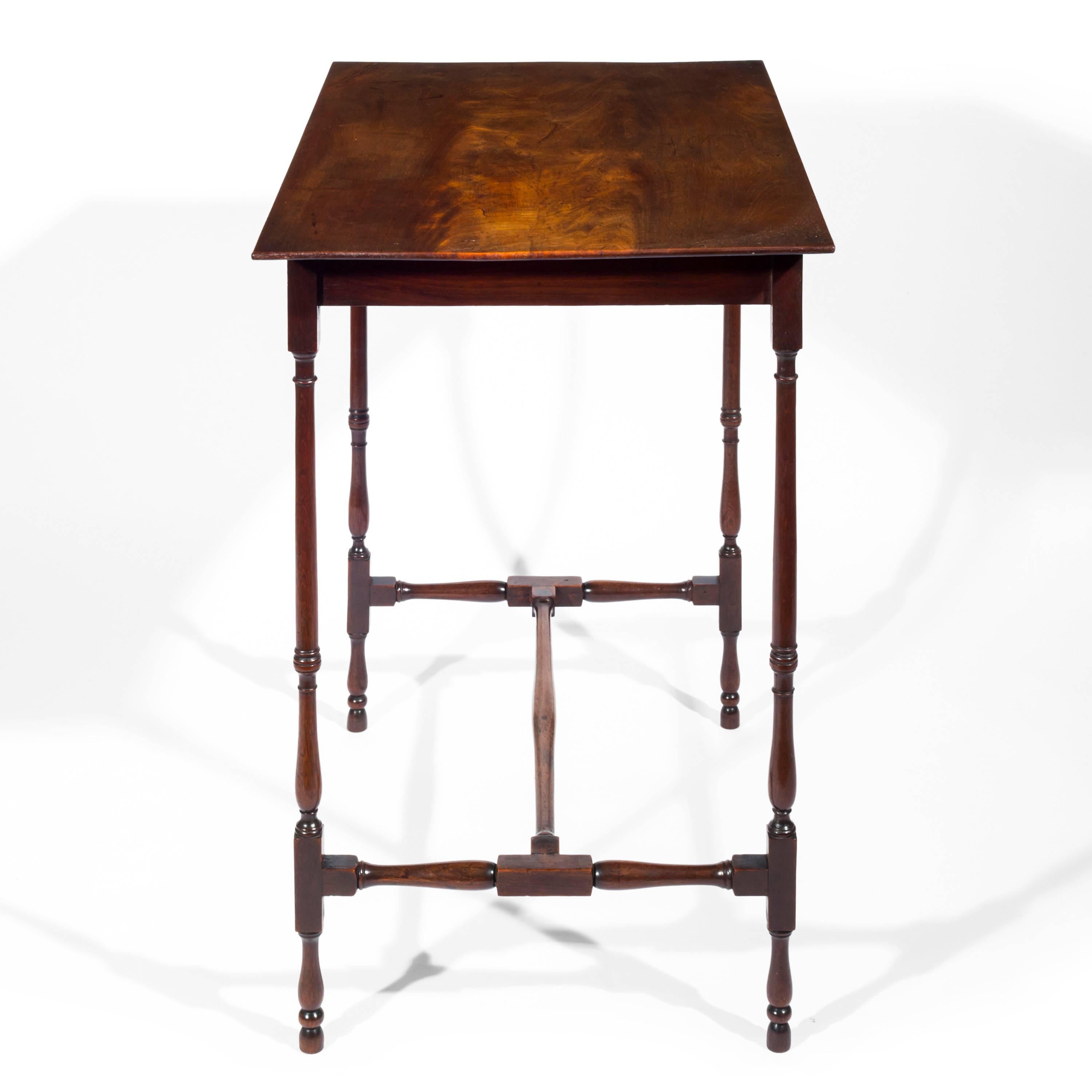 English 18th Century George III Chippendale Spider Leg Mahogany Side Table In Excellent Condition In London, GB