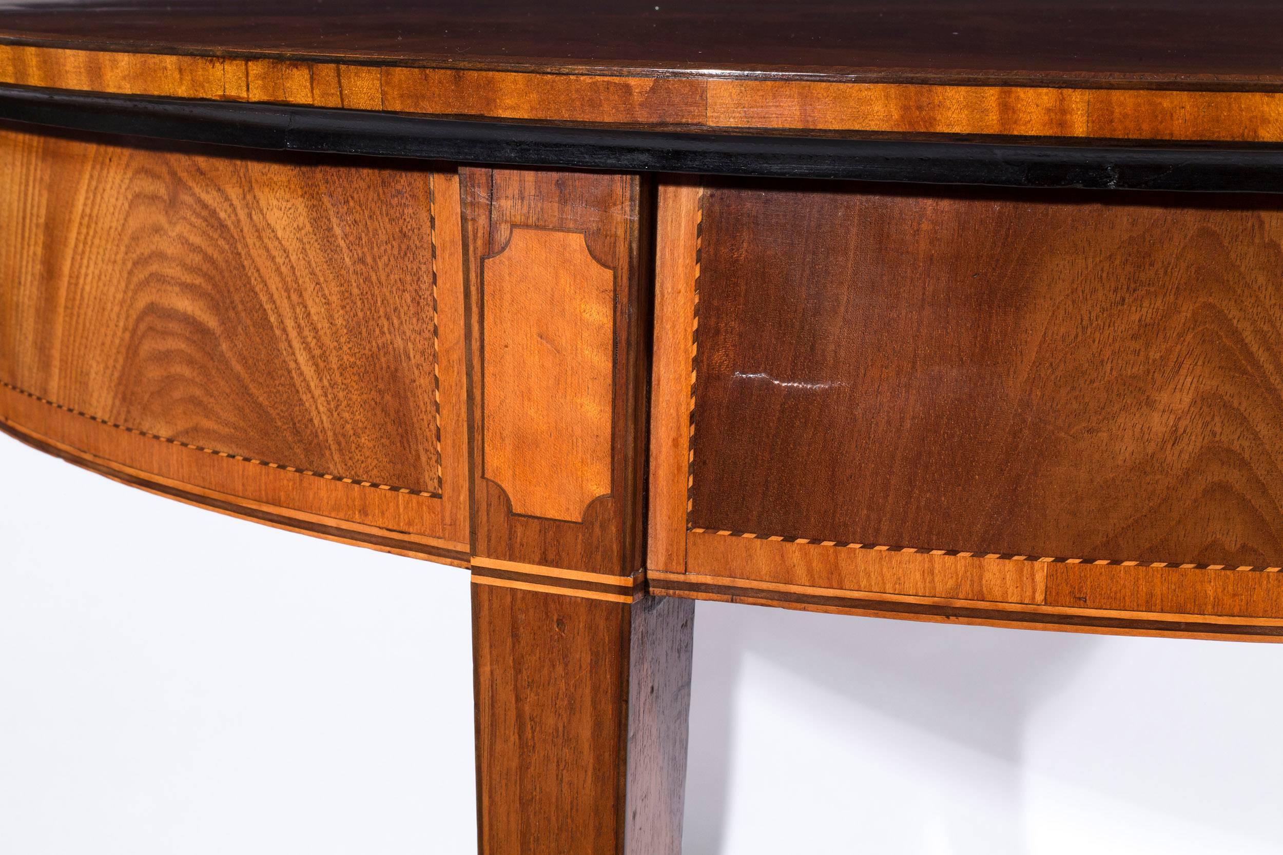 English 18th Century George III Figured Mahogany Inlaid Half-Moon Table In Excellent Condition In London, GB