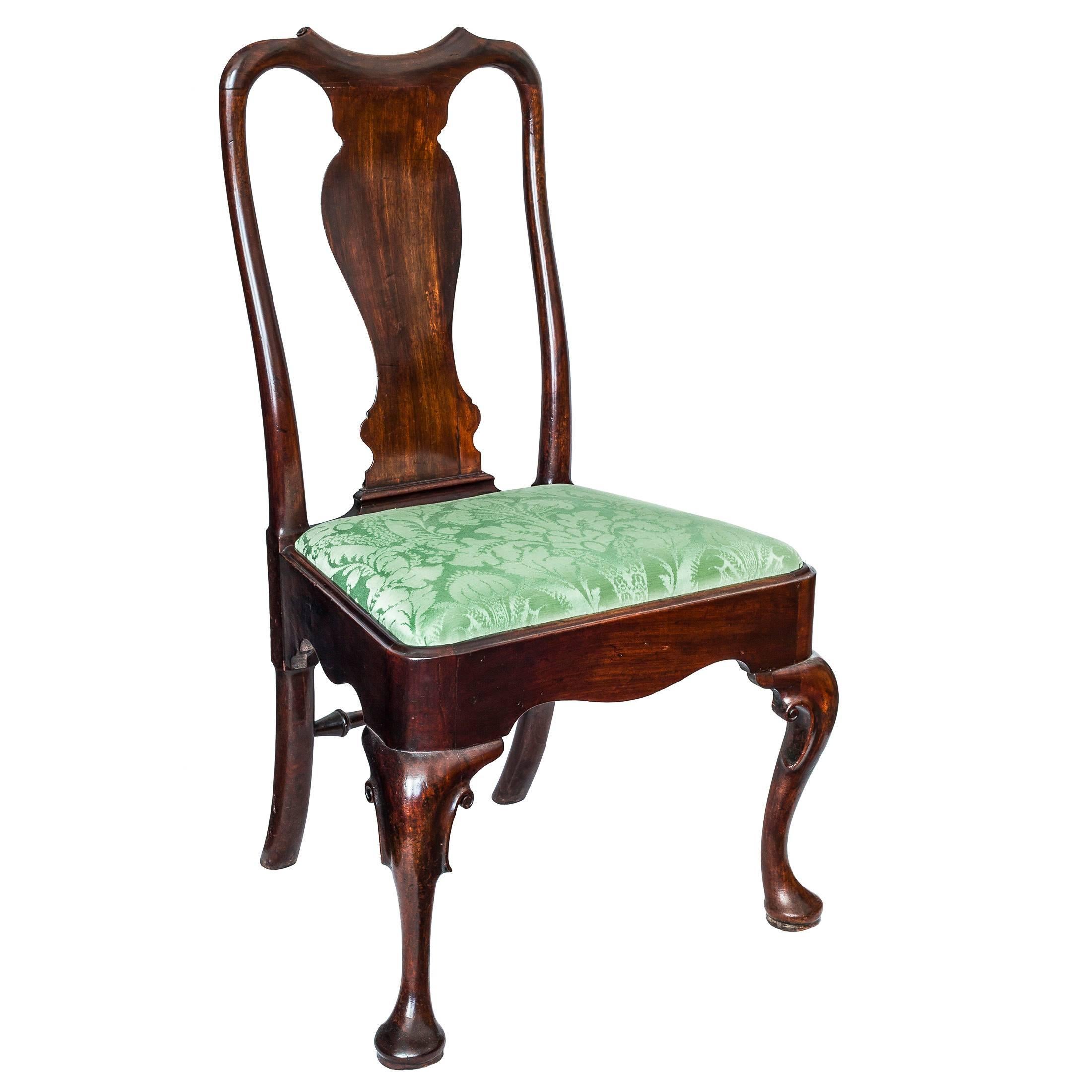 A pair of early to mid-18th century George II period side chairs in solid mahogany, of generous proportion, great color and superb patination,

English, circa 1730s

Great quality chairs, of a rare and attractive form, having the well-curved