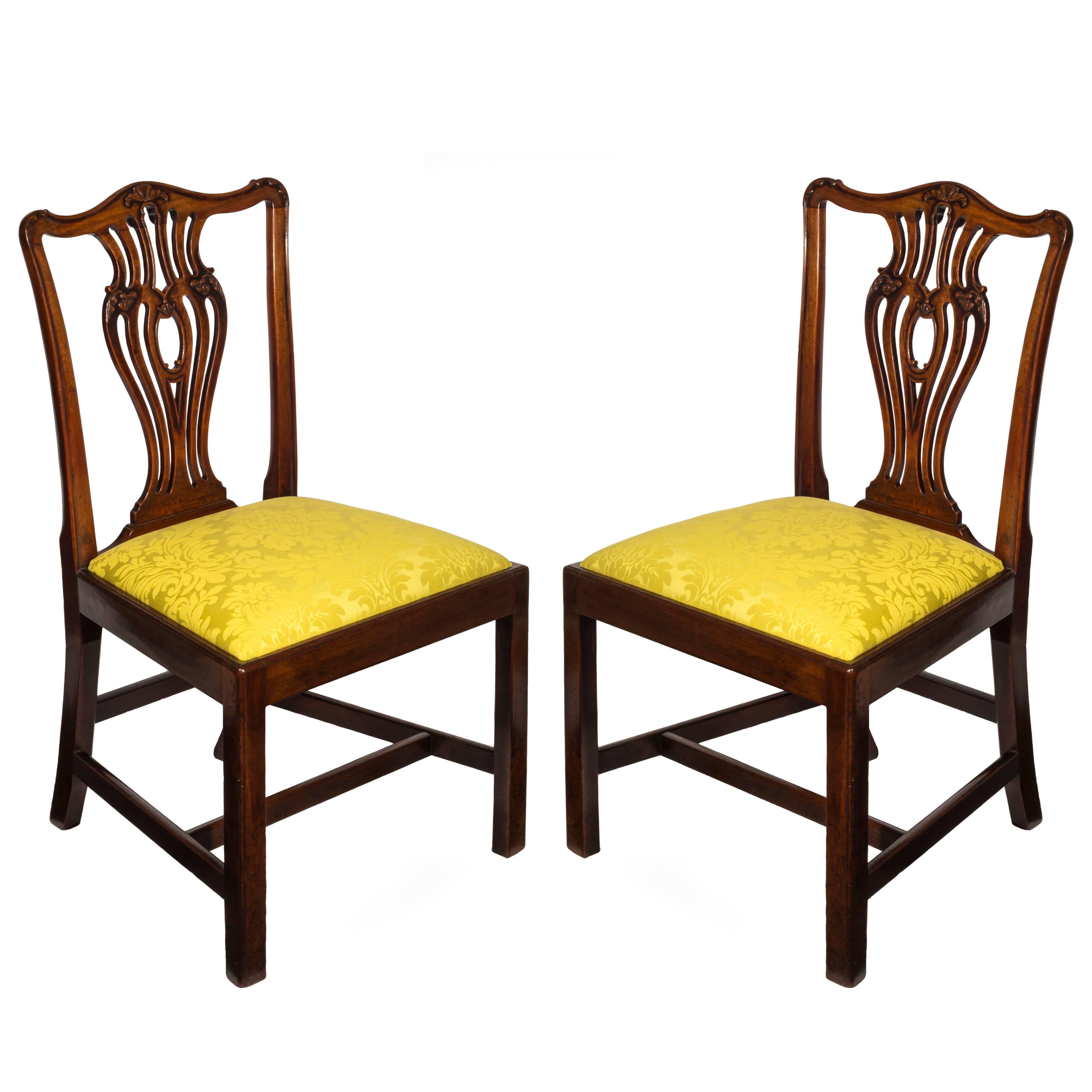 Hand-Carved Set of Six English 18th Century George III Chippendale Mahogany Dining Chairs