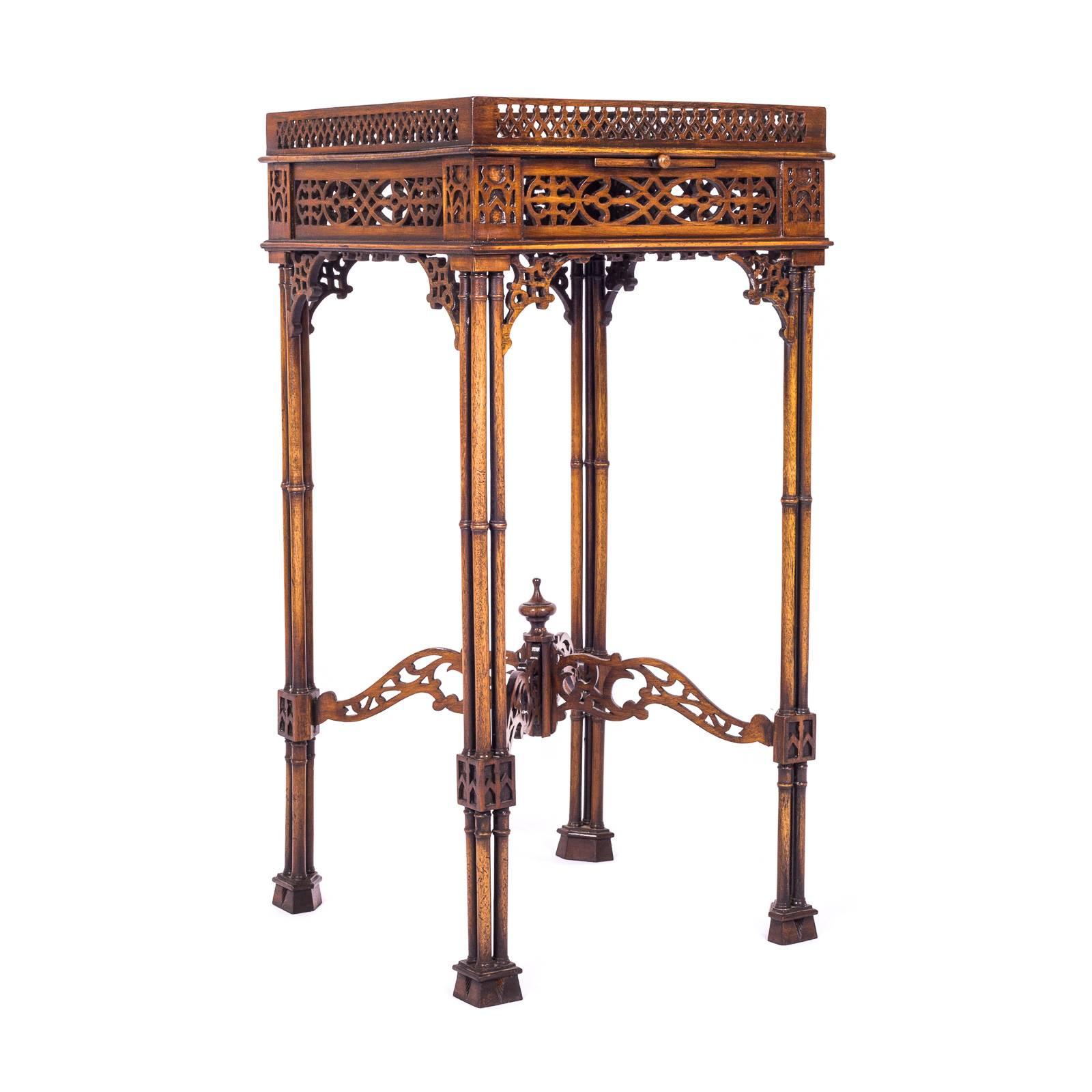 Early 20th Century Chinese Chippendale Mahogany Stand In Excellent Condition In Richmond, London