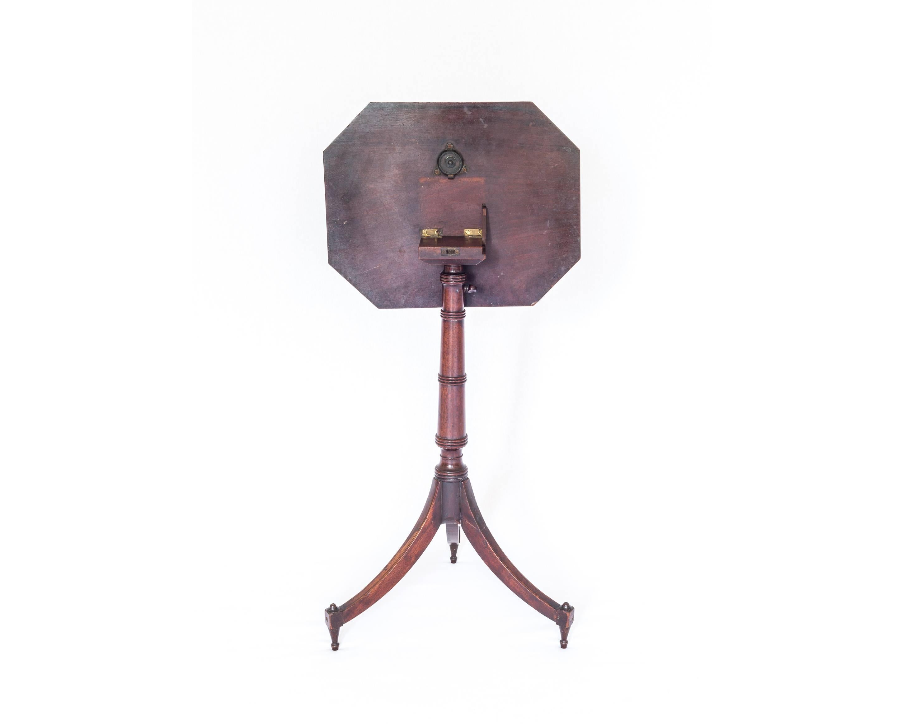 Unusual George III Sheraton Period Small Adjustable Mahogany Tripod Table In Excellent Condition In London, GB