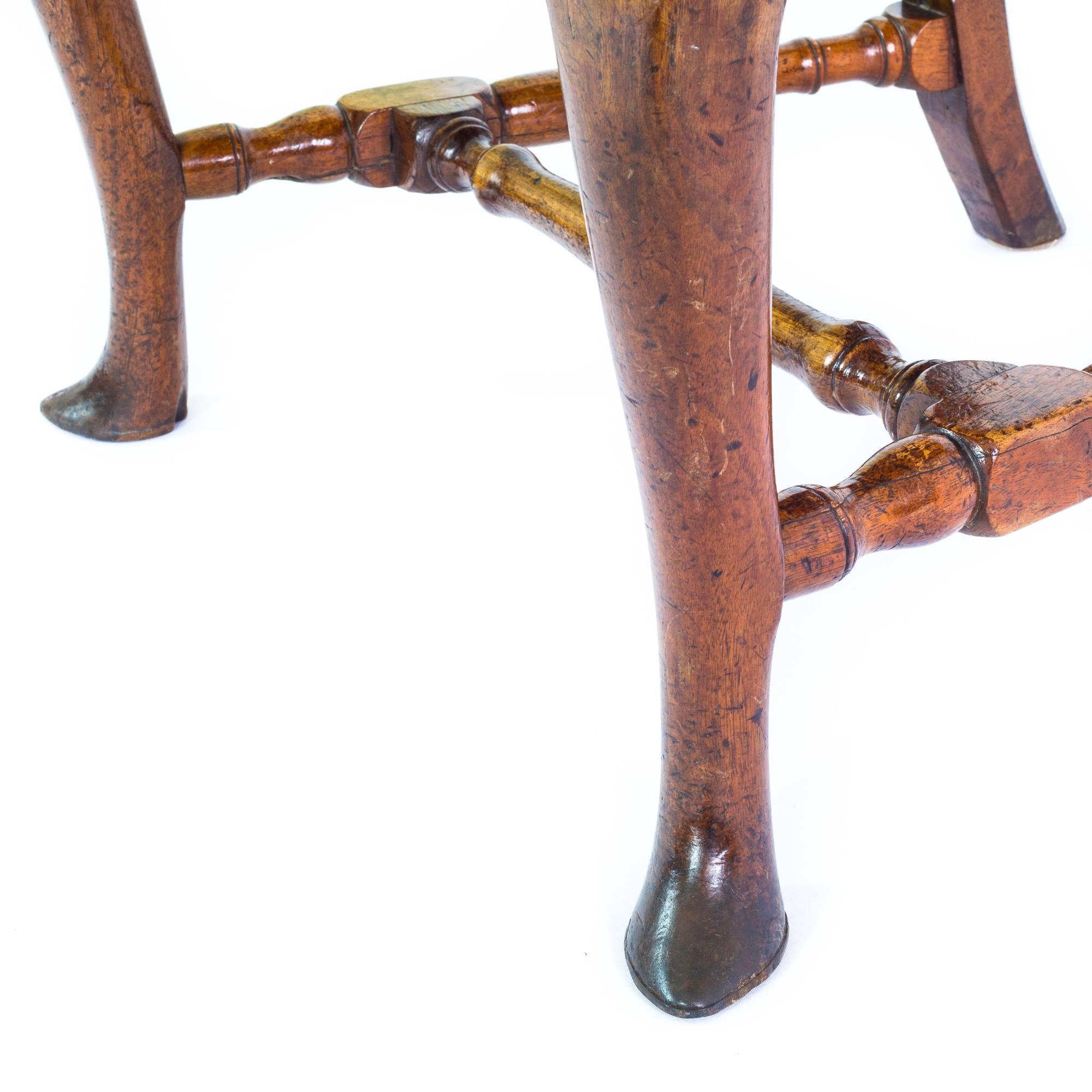 18th Century Pair of English Walnut Chairs, c. 1715 2