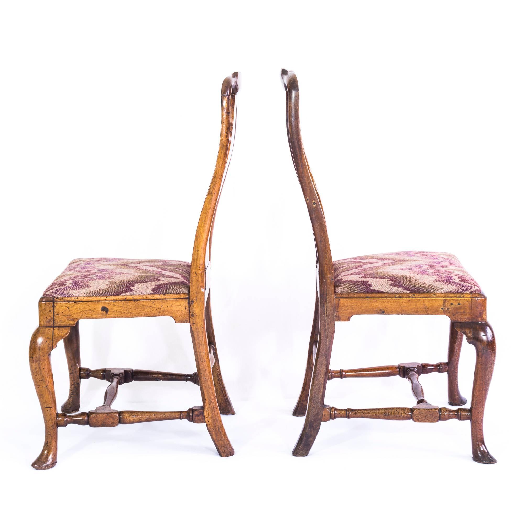 18th Century Pair of English Walnut Chairs, c. 1715 3