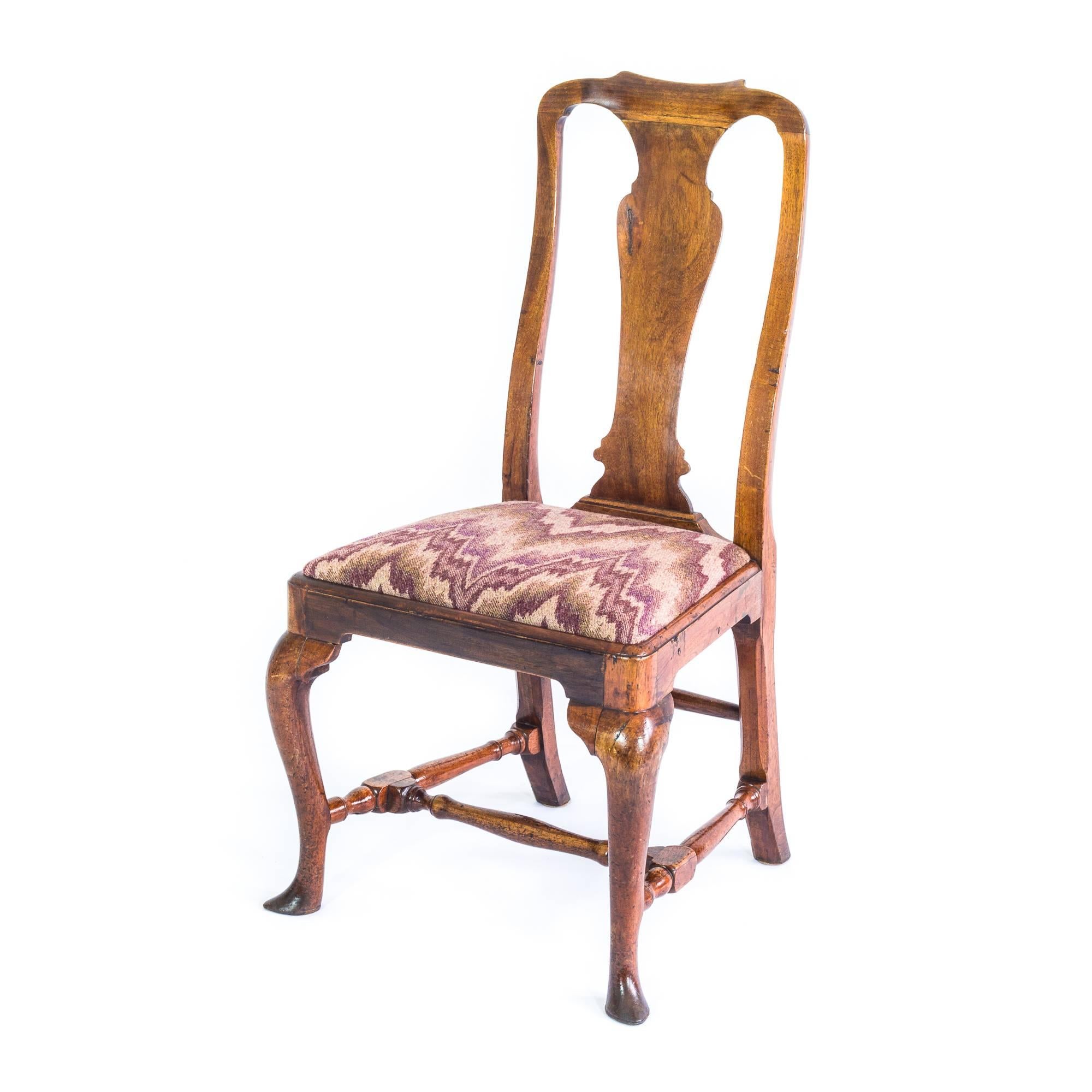 18th Century Pair of English Walnut Chairs, c. 1715 4
