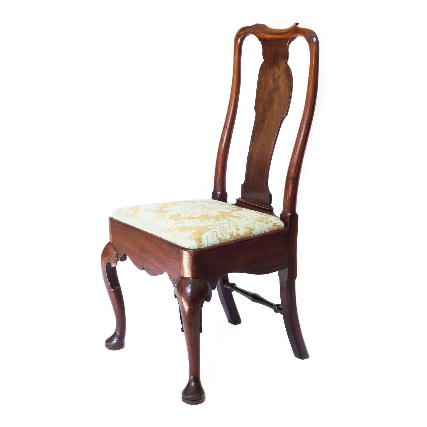 Hand-Carved Fine Early 18th Century English Queen Anne George II Mahogany Chair, c. 1730