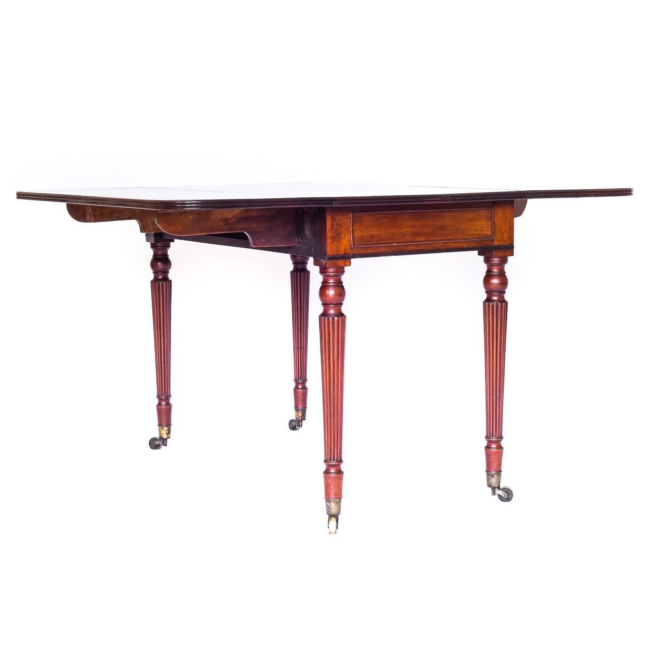 Early 19th Century Regency Mahogany and Rosewood Pembroke / Drop-Leaf Table of Gillows Style