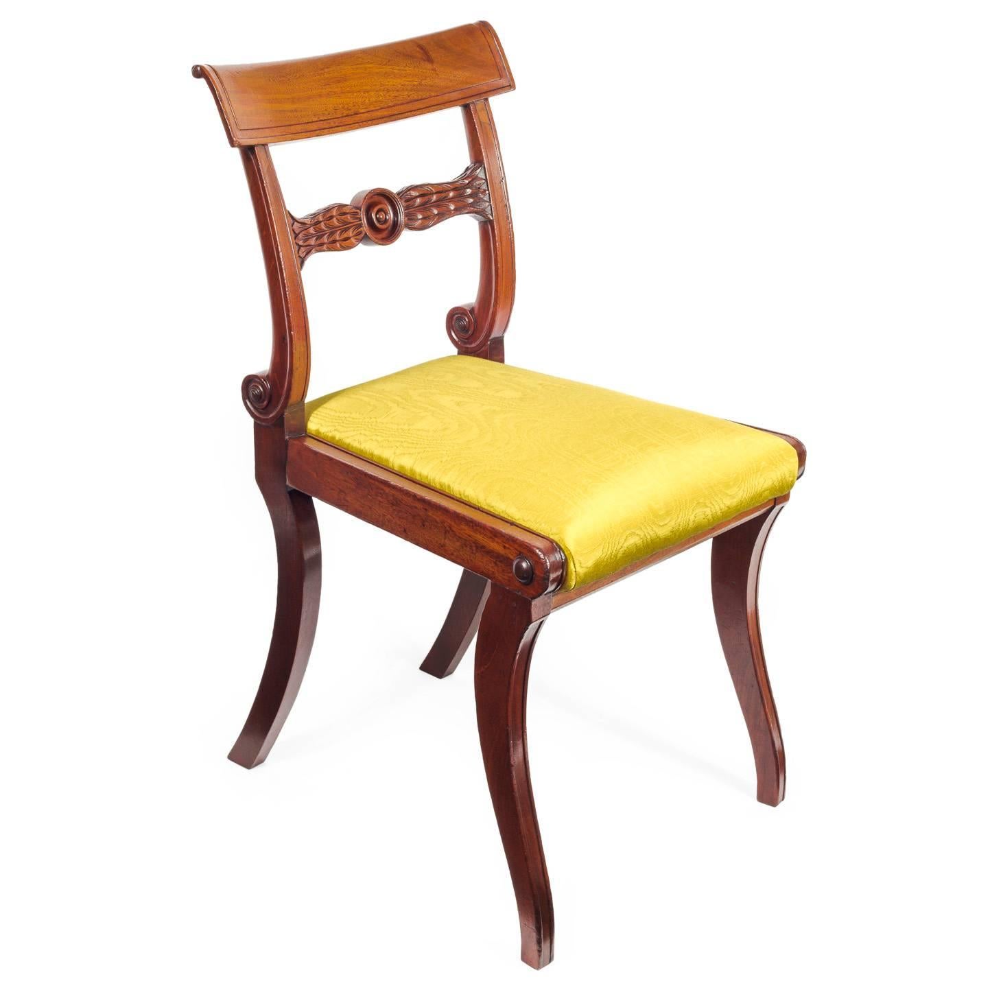 Set of Six English Regency Mahogany Klismos Dining Chairs in Yellow Moire Silk In Good Condition In London, GB