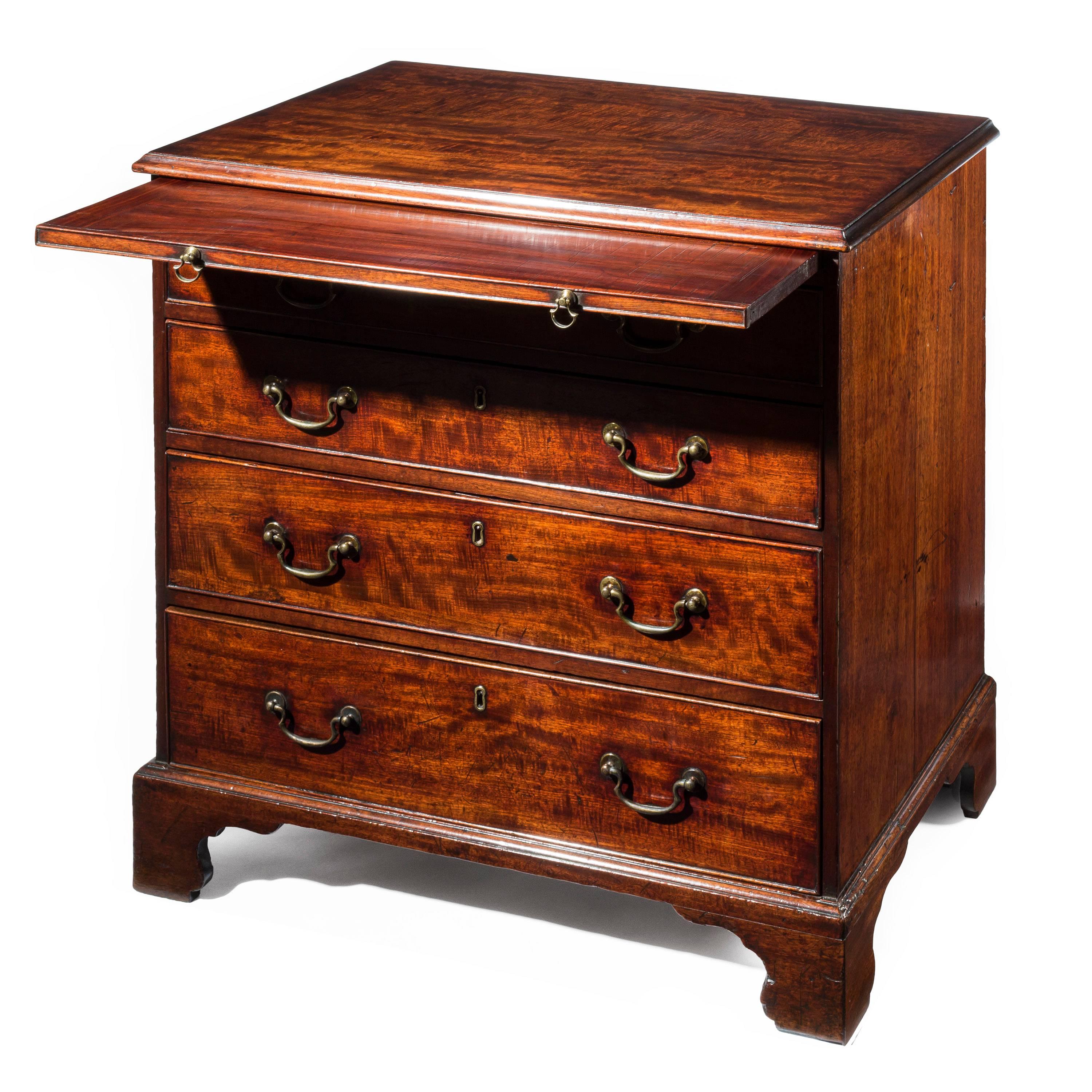 18th Century English Chippendale Mahogany Chest of Four Drawers 1