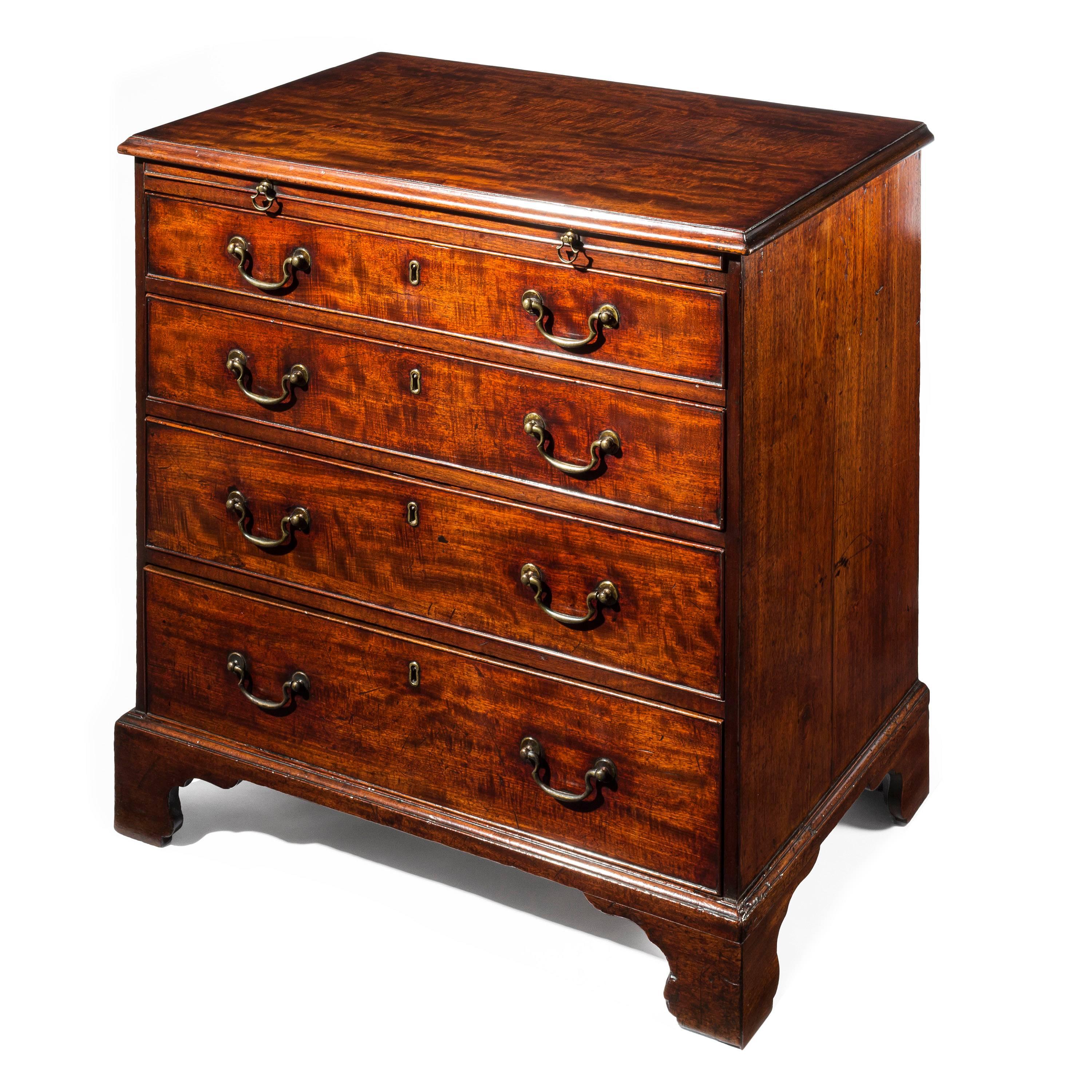 18th Century English Chippendale Mahogany Chest of Four Drawers In Good Condition In London, GB