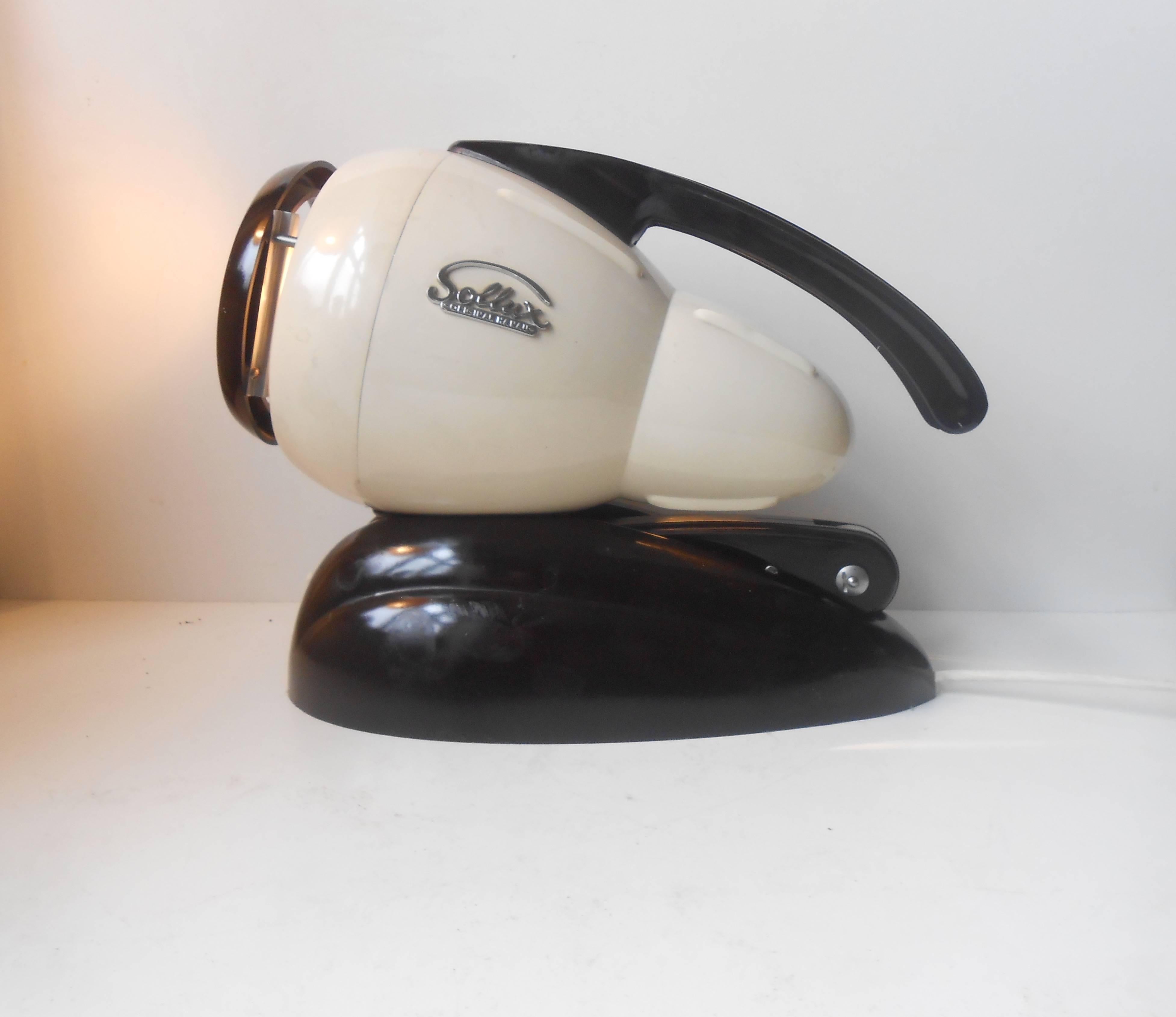 1930s Sollux by Hanau Extra Large Bauhaus Era Table Lamp with Bakelite Clam Base 3