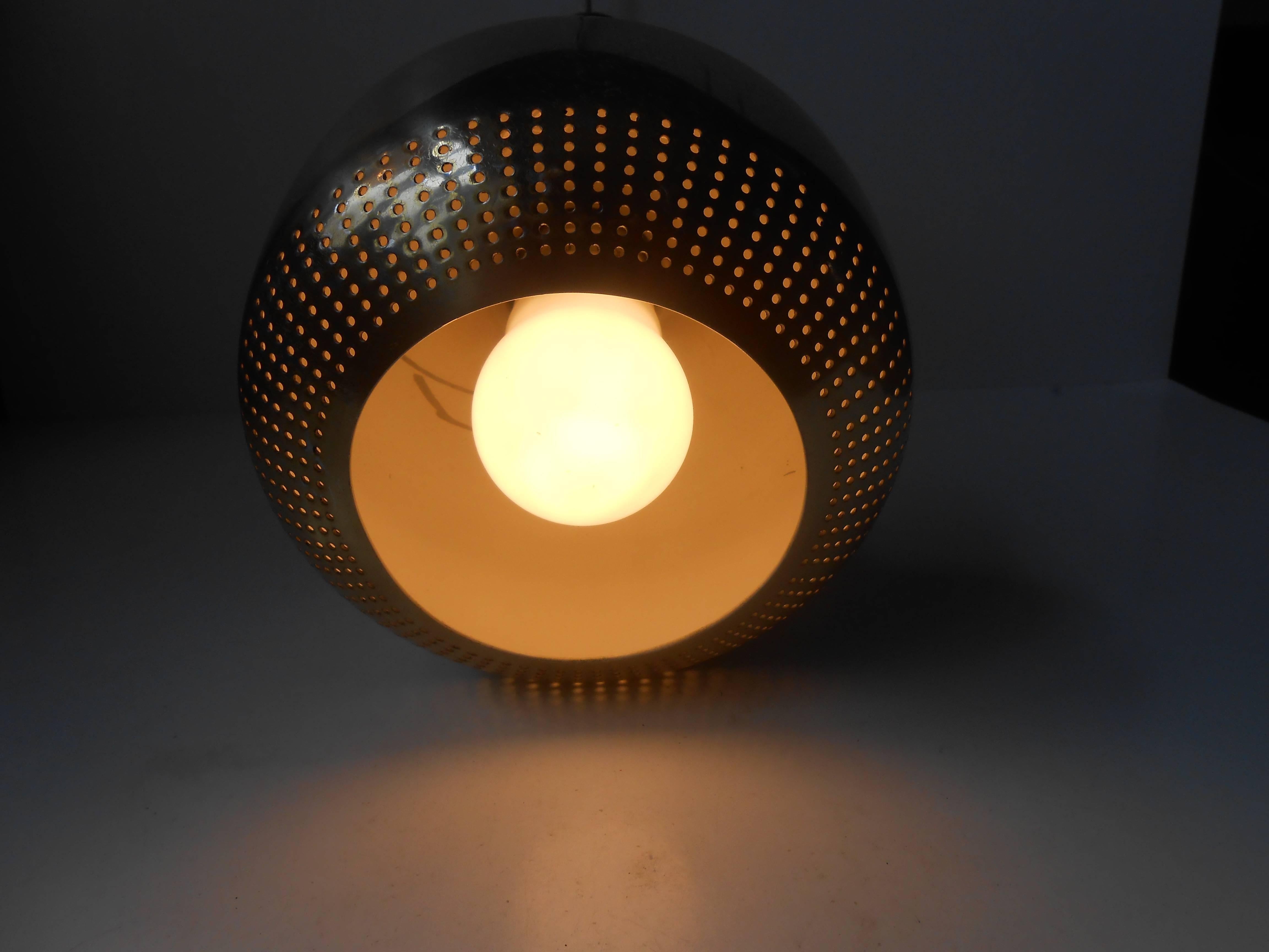 Vilhelm Lauritzen 'Gold Pendant' Lamp for Louis Poulsen, Denmark, 1950s Modern 3