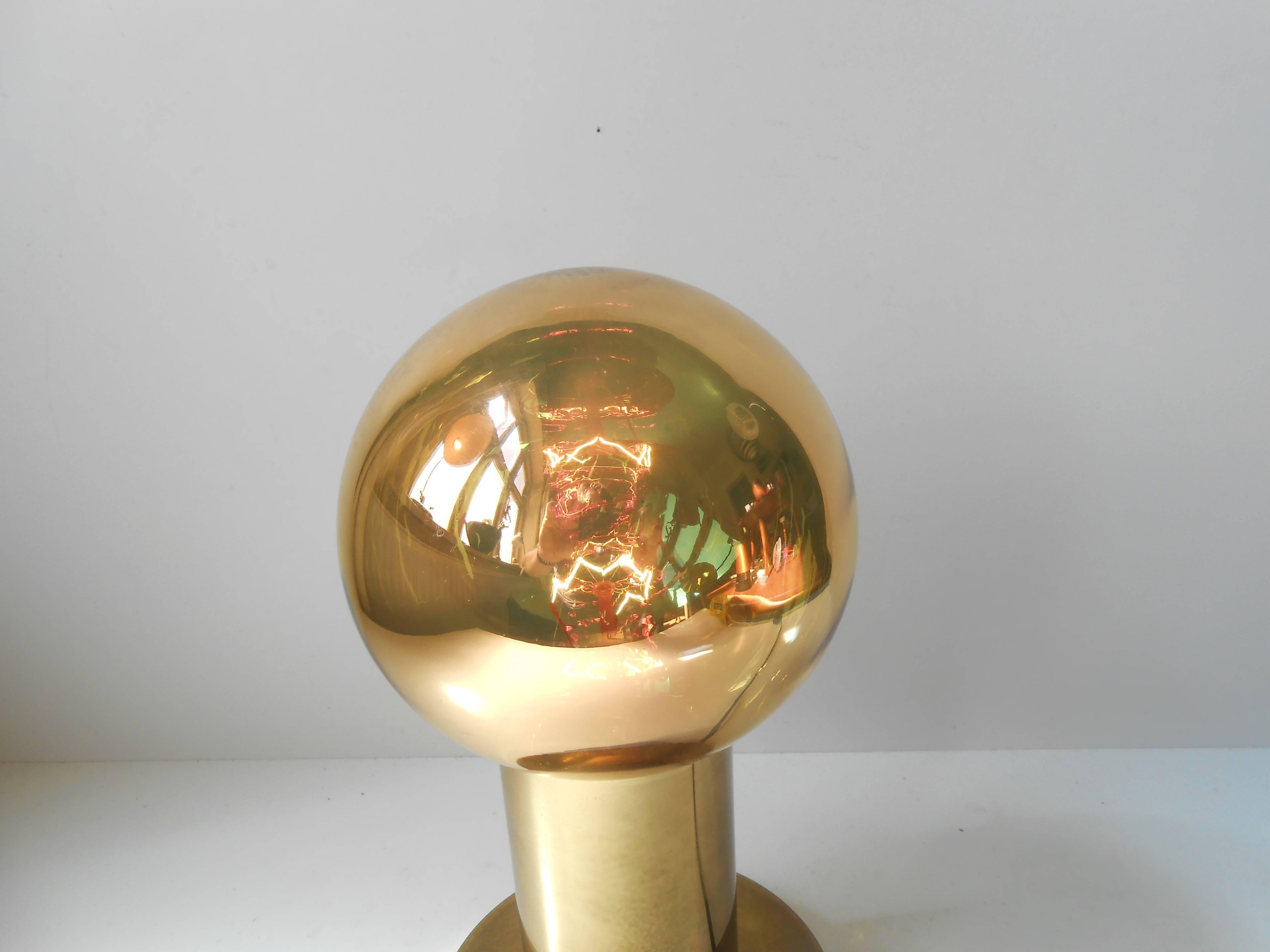 Danish Spy-Ball Brass Table Lamp from Frimann with Goldstar 126 Everlasting Bulb In Excellent Condition In Esbjerg, DK