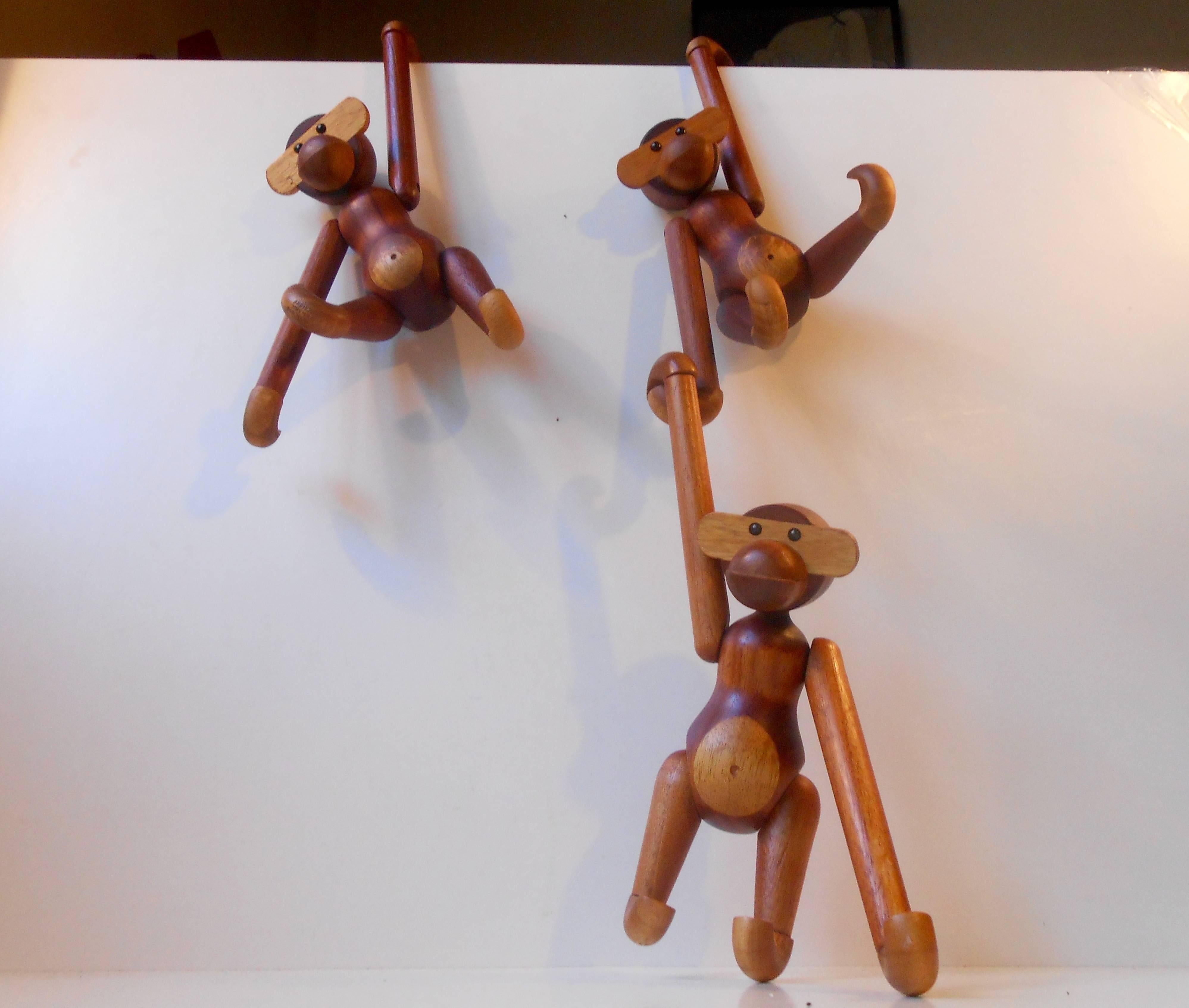 Vintage Monkeys with Matching Patina by Kay Bojesen, Denmark, circa 1960-1970 In Excellent Condition In Esbjerg, DK