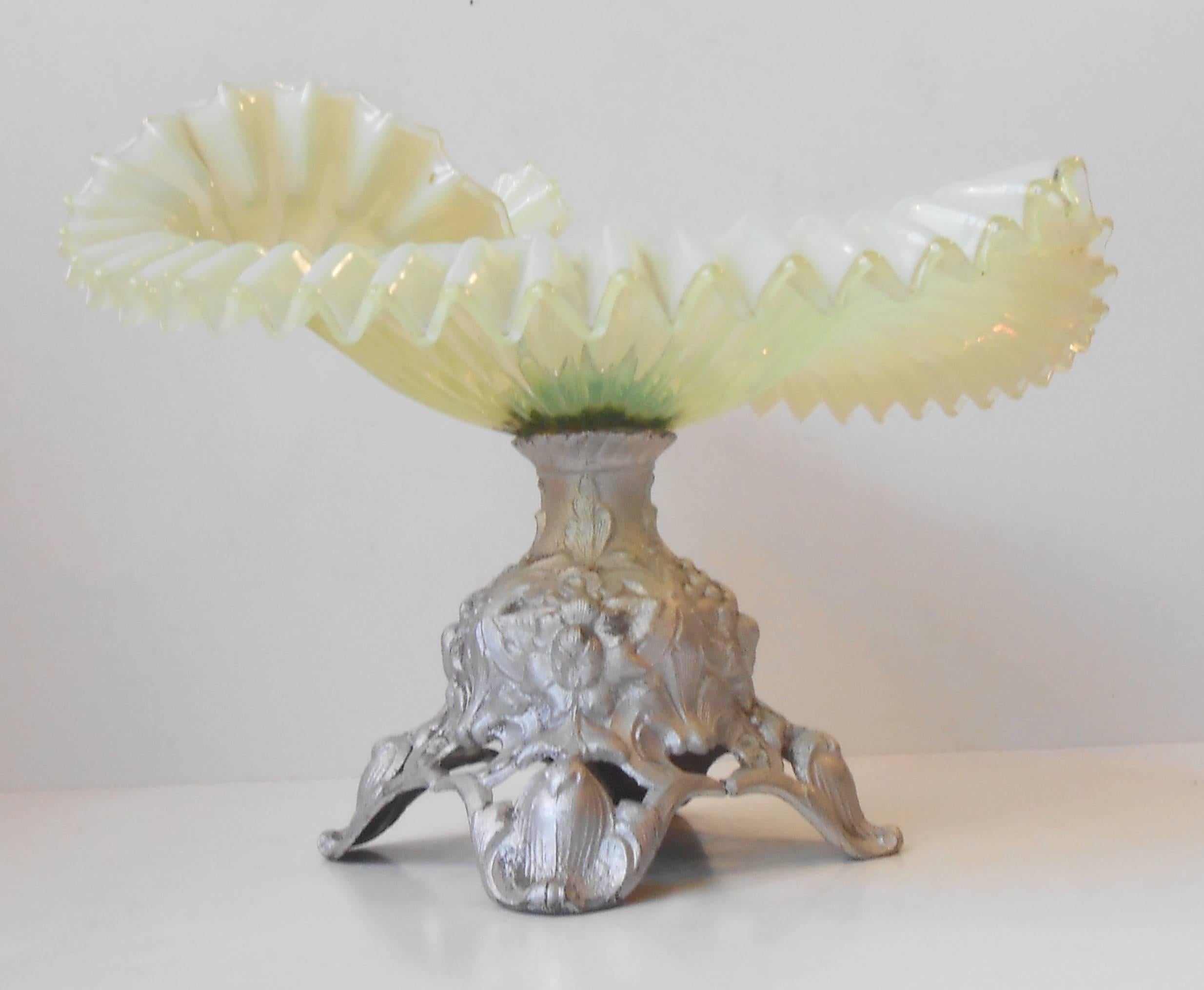 Very rare antique bowl with contrasting delicate lime-green opalescent fluted and curvy glass on a wrought iron pedestal base, French maker, circa 1900. Intact and clean antique condition. Please note the base has been re-painted at some point.