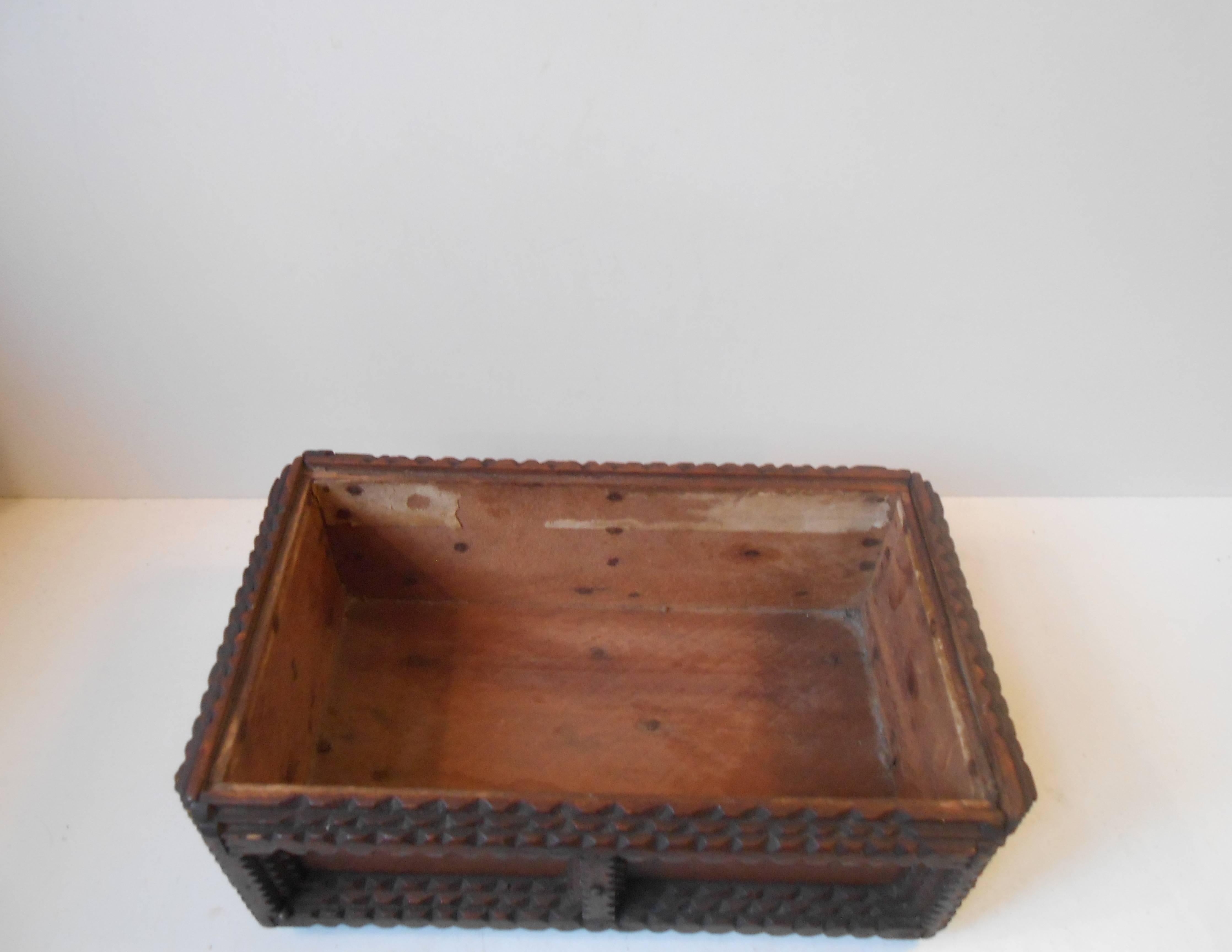 Large Hand-Carved German Tramp Art / Volk Art Box, circa 1900 In Good Condition In Esbjerg, DK