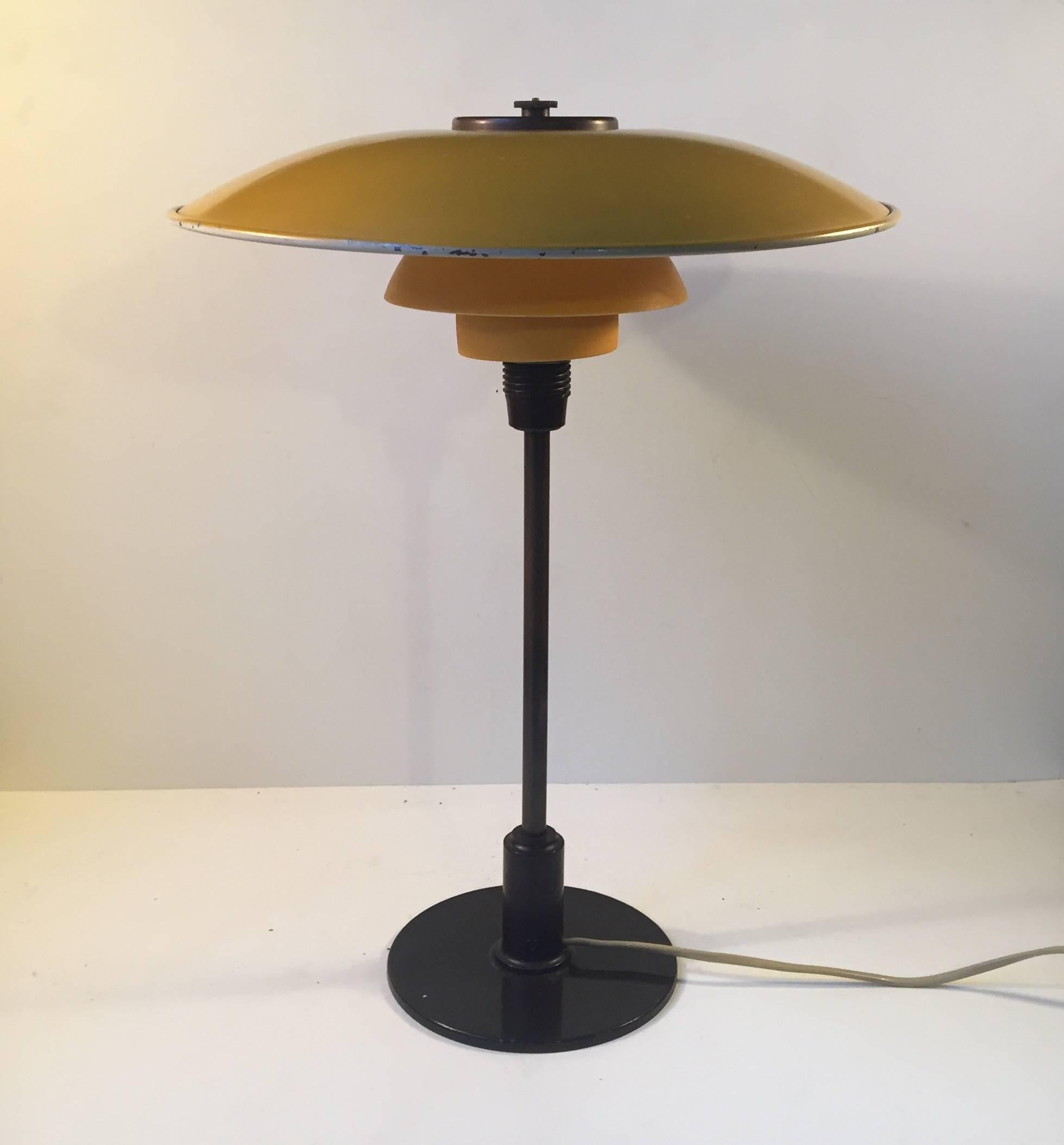 Bauhaus 1930s PH 3, 5/2 Table Lamp by Poul Henningsen for Louis Poulsen Denmark For Sale