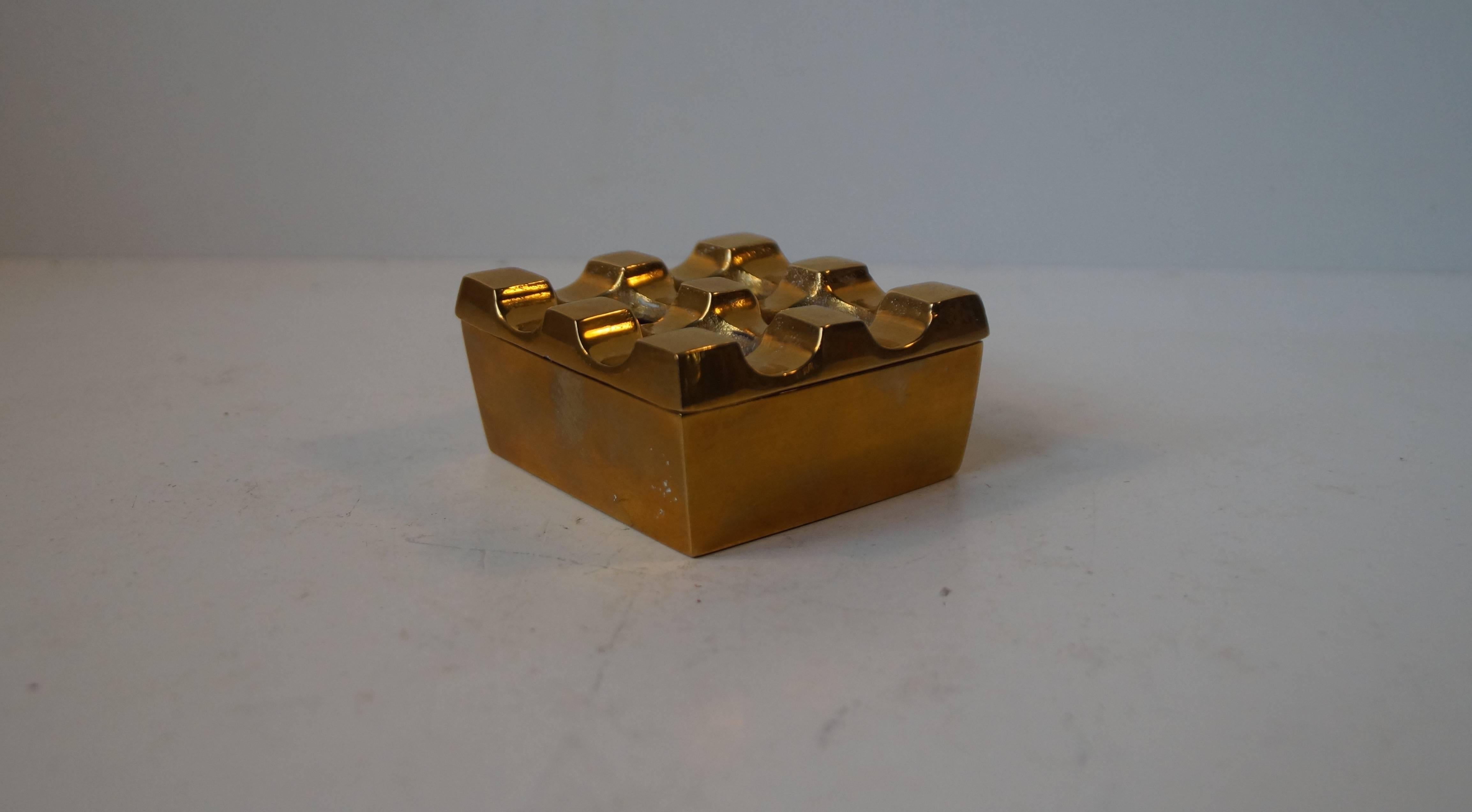 Modernist solid brass ashtray designed by the Swedish design duo Bäckström & Ljungberg. It was manufactured by Beck & Jung in Sweden during the 1970s. It features a geometric design with the use of computers as drawing media to achieve perfect