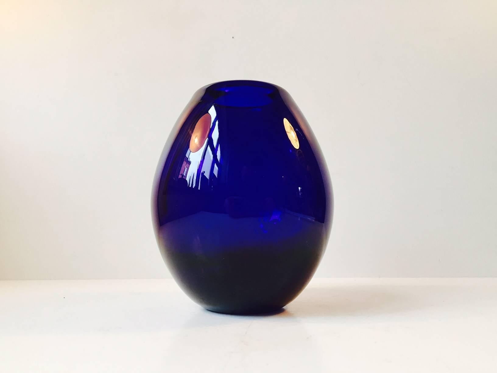 Drop Shaped Cobalt Blue Art Glass Vase, Per Lutken for Holmegaard, Denmark 1960 1