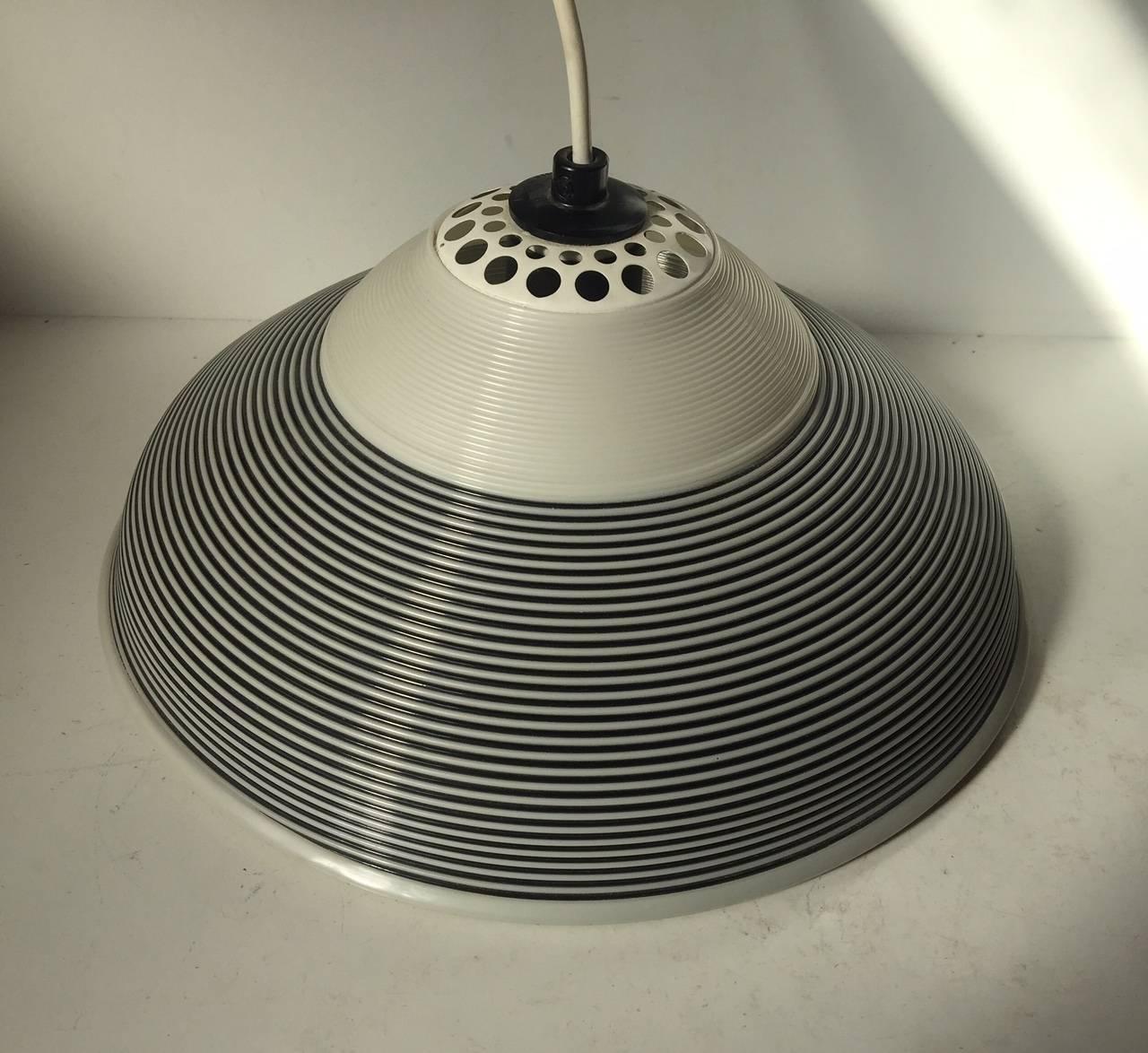 Black and White Fluted Modernist Pendant Lamp by Heifetz Rotaflex, 1960s (Moderne der Mitte des Jahrhunderts)