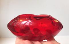 Muranoglas-Aschenbecher "Kiss" oder "Rote Lippen" mit kontrollierten Blasen:: 1970er Jahre:: Italien