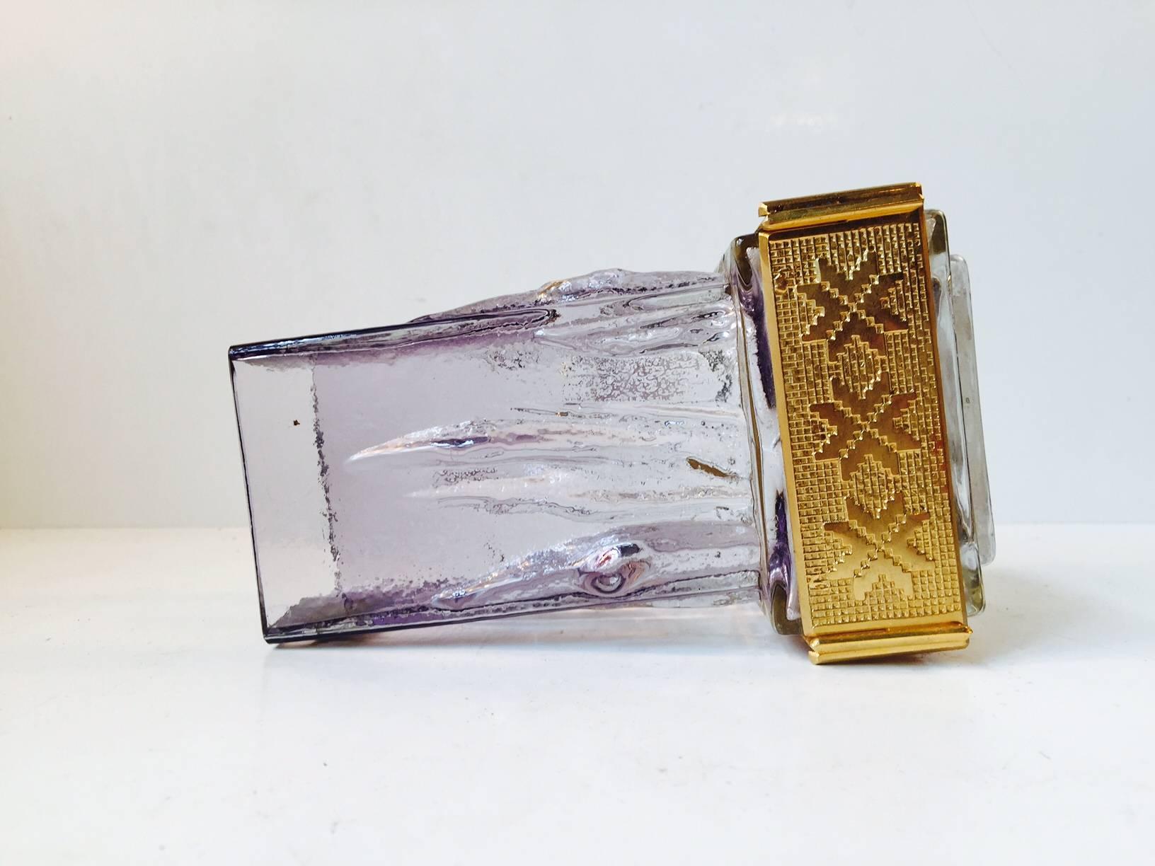Amethyst textured Purple art glass vase set with geometric panels plated in 24-carat yellow gold. It is designed by Eino Wänni in 1974 and was manufactured at Oy Kumela in Finland during the 1970s. Signed by Artist and maker to the base. Mint