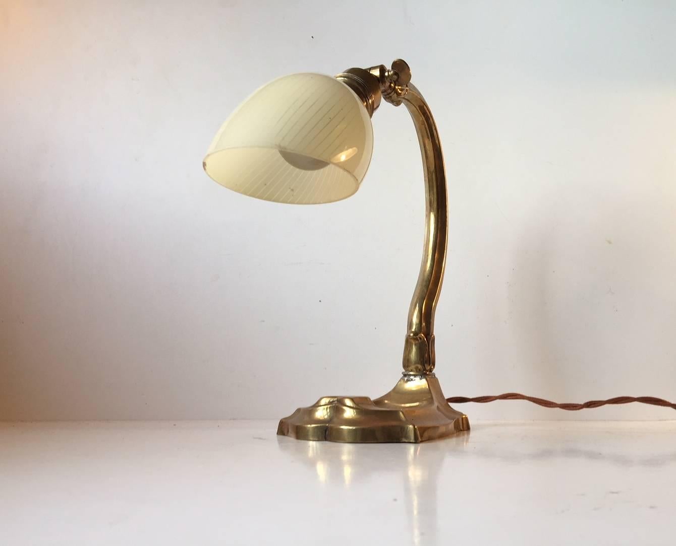 Danish Art Nouveau Table Lamp in Brass and Pin-Striped Glass, 1920s In Good Condition In Esbjerg, DK