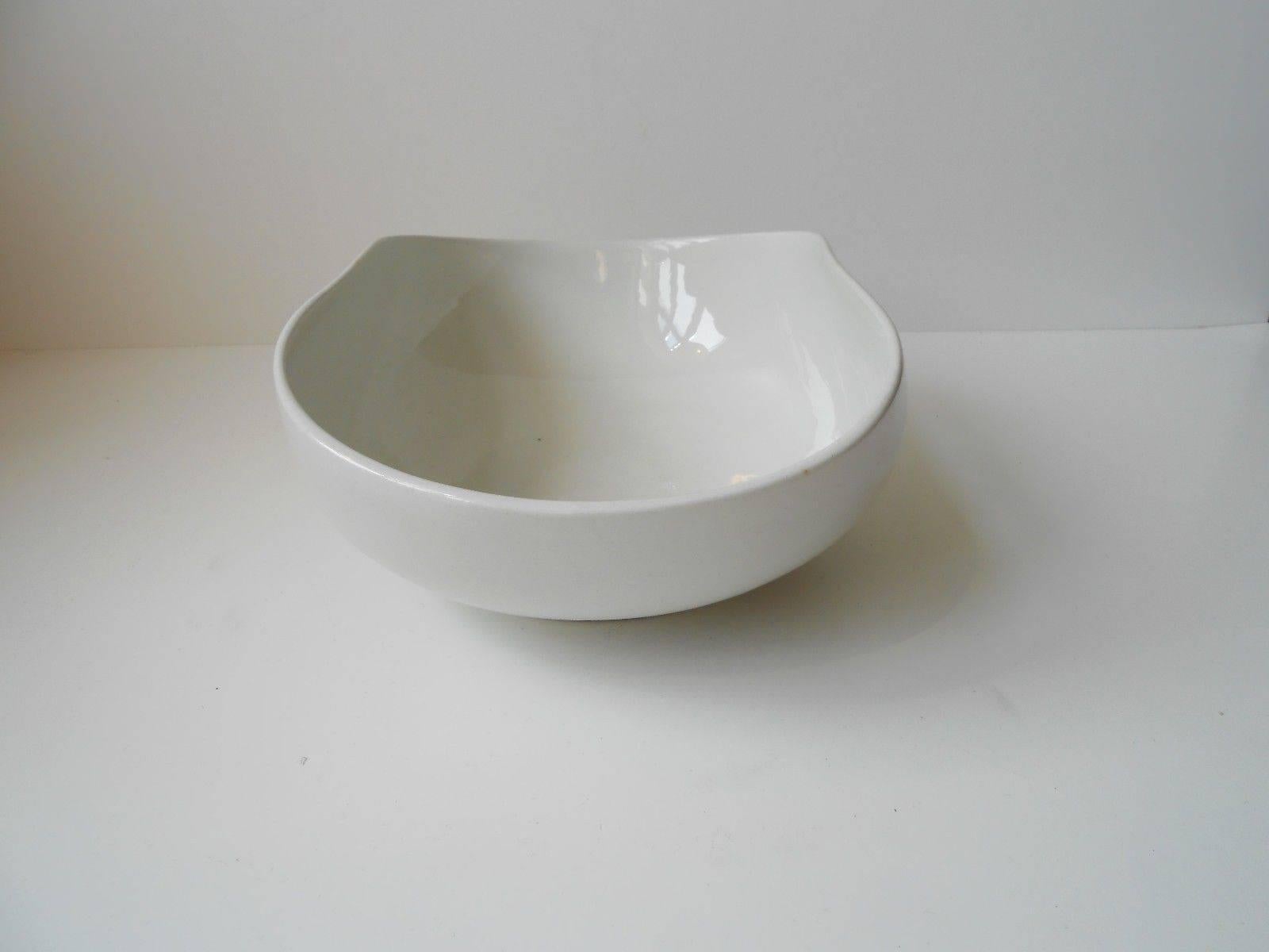 Mid-20th Century Biomorphic 1930s White Earthenware Bowl by Wilhelm Kåge for Gustavsberg, Sweden