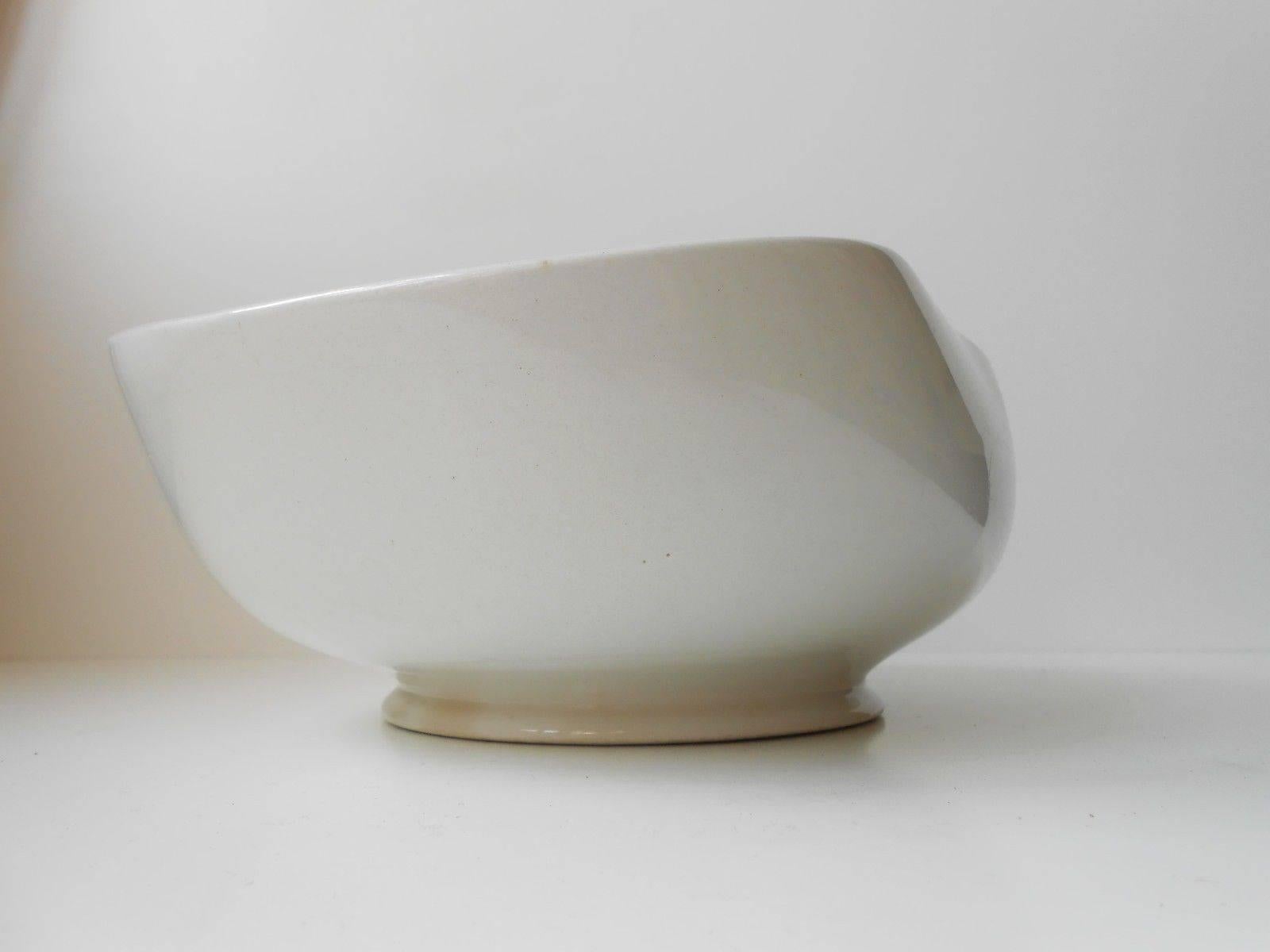 Biomorphic 1930s White Earthenware Bowl by Wilhelm Kåge for Gustavsberg, Sweden 1