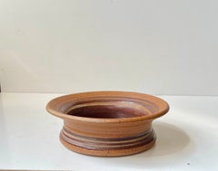 Schale aus Steingut im dänischen Modern-Stil von Tue Poulsen mit spiralförmiger Glasur, 1970er Jahre