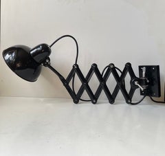 Lampada da parete articolata a forbice nera in stile Bauhaus, Germania, anni '50