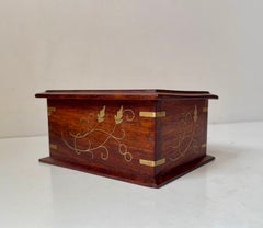 Vintage-Zigarettenhalter im anglo-indischen Stil aus Walnussholz mit Messingintarsien