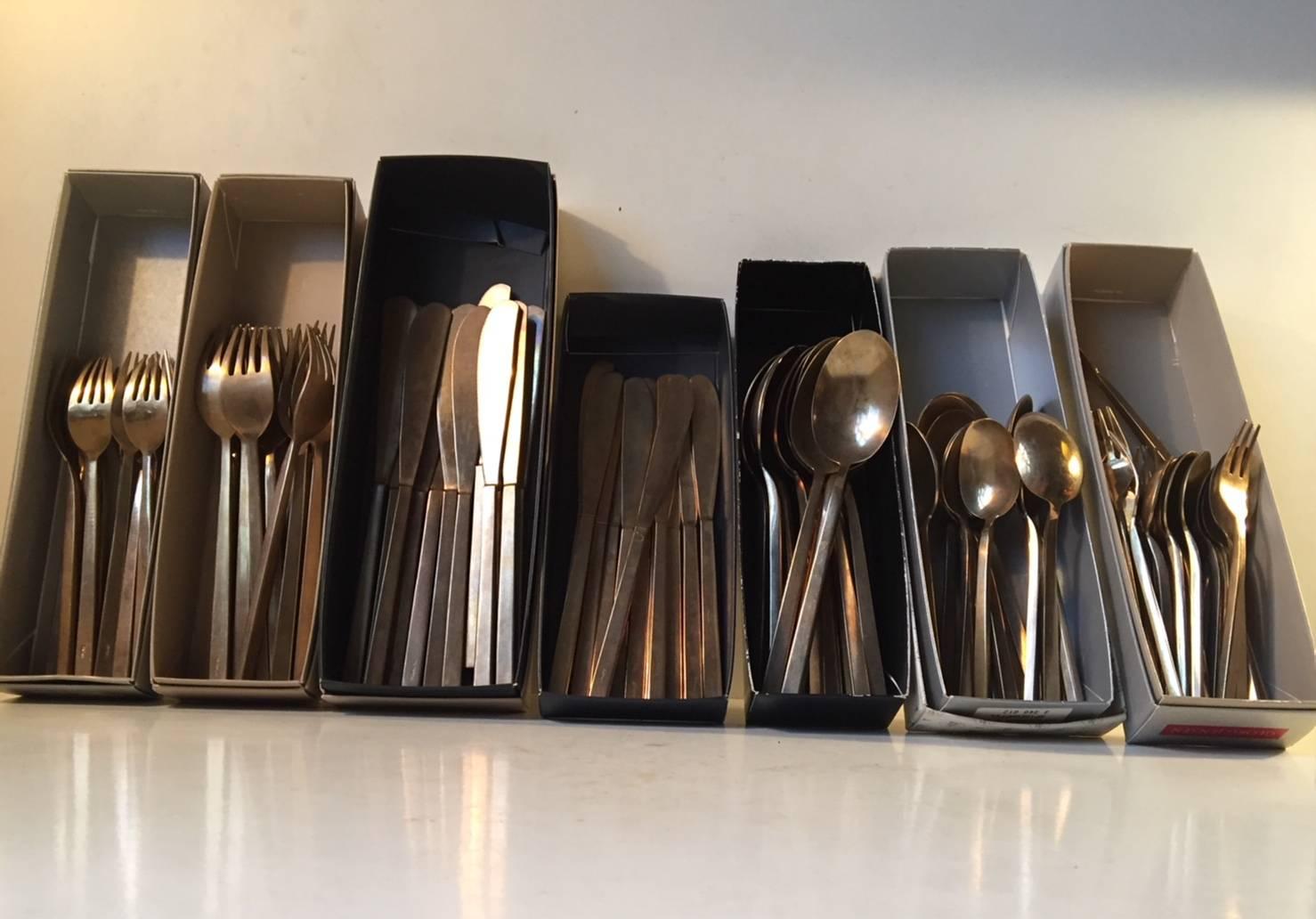 Former Prince of Sweden Sigvard Bernadotte (1907-2002) designed this bronze flatware service for 12 persons. It was manufactured by Scanline in Scandinavia during the 1950s. The set consists of:
12 soup spoons, 12 dinner forks, 12 dinner knives, 12