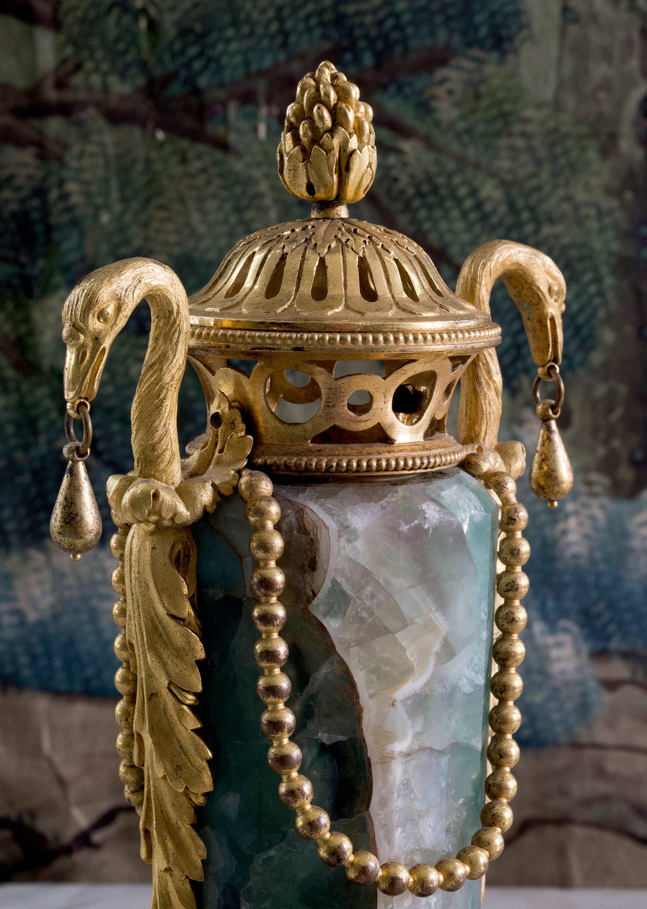 Pair of Louis XVI Ormolu-Mounted Blue John Pot-Pourri Vases In Good Condition For Sale In Paris, FR