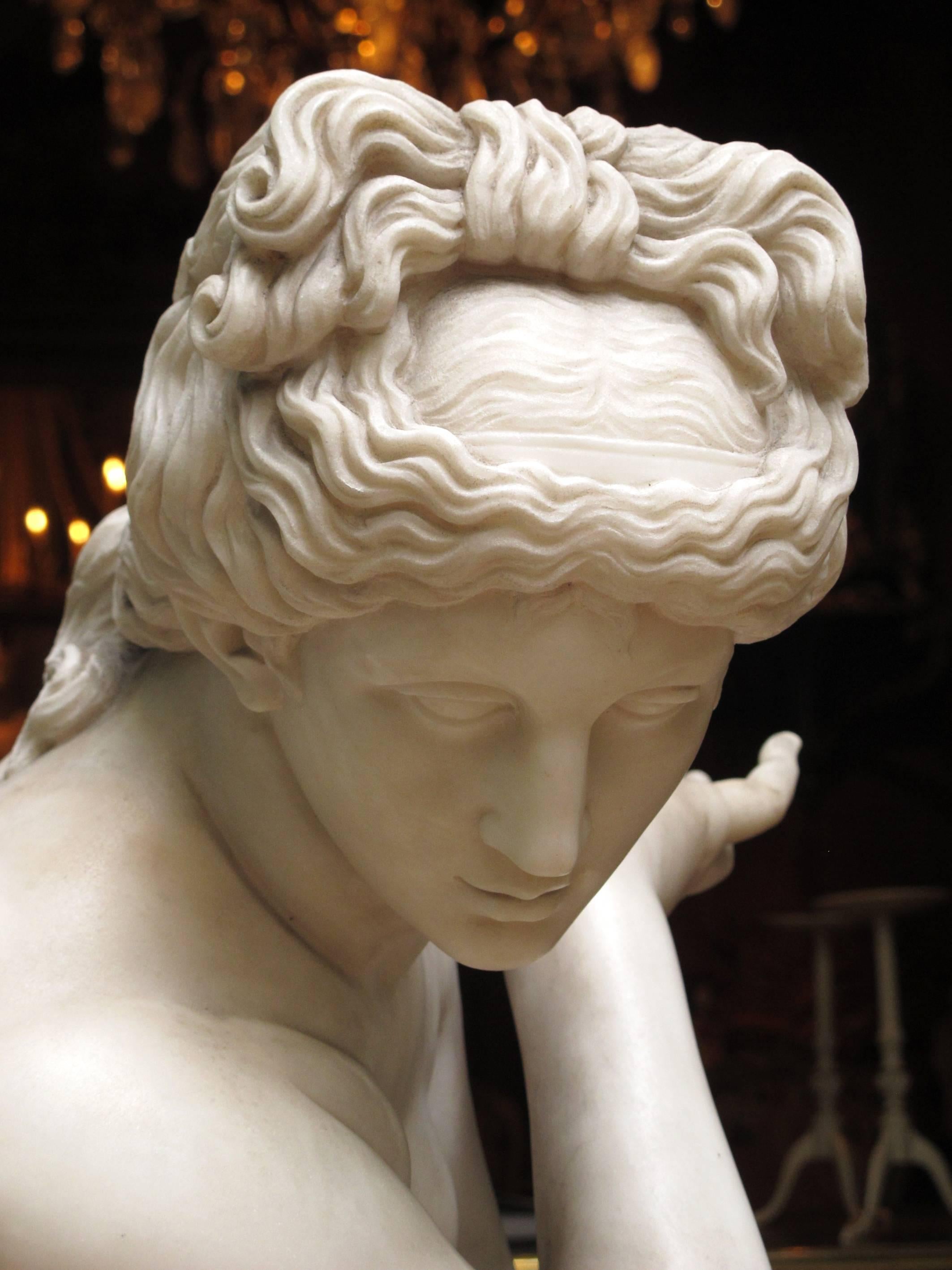 Crouching Venus Given by the City of Florence to the Duke of Ragusa In Good Condition For Sale In Paris, FR