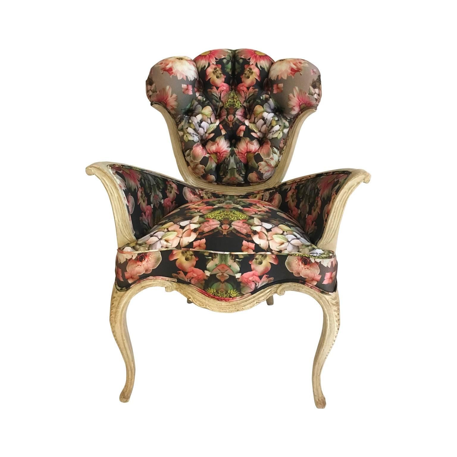 19th century French tufted chairs in Alexander McQueen floral silk, pair. New upholstery.

Arm height: 26.5''