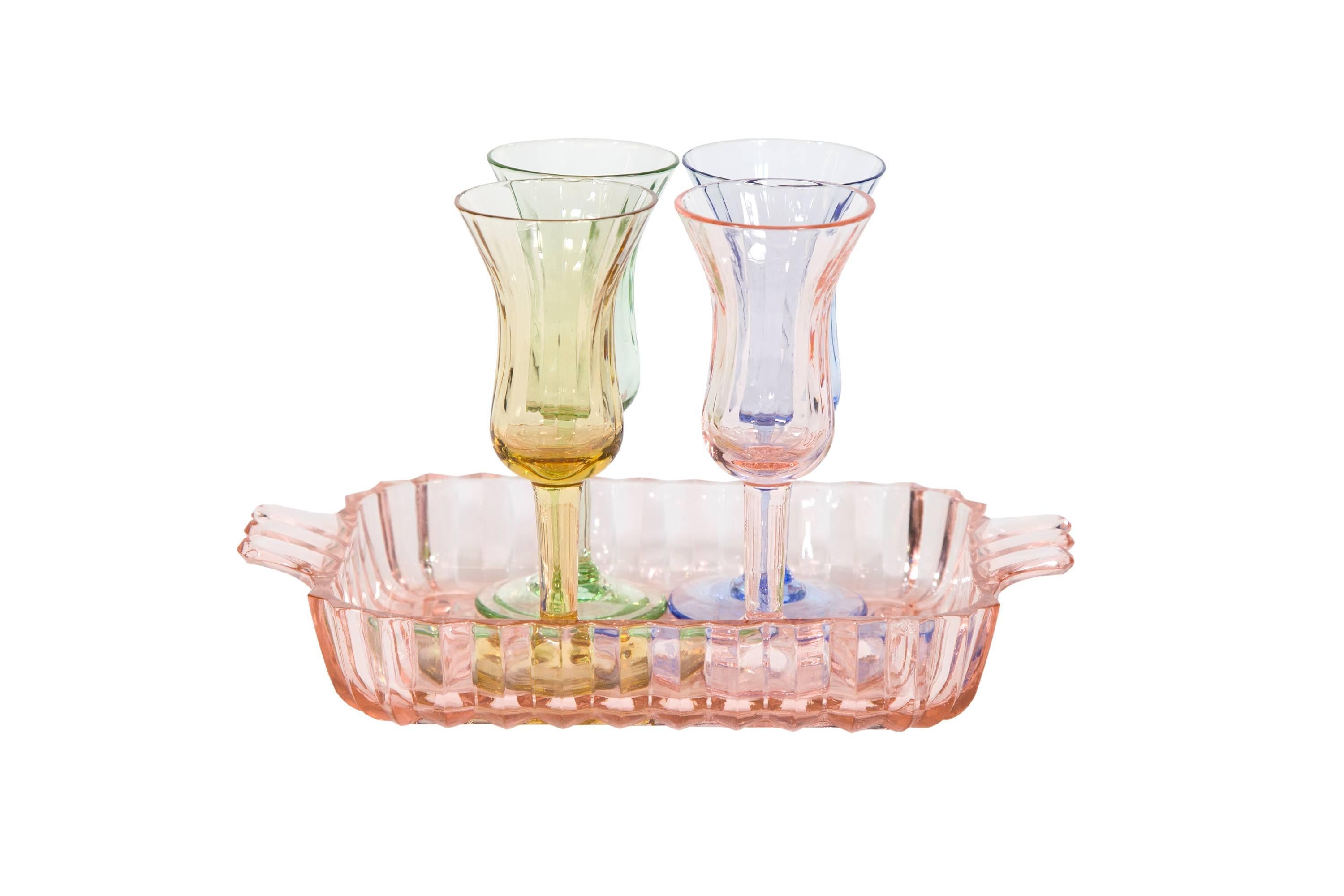 Mid-Century multicolor cordial set and tray

Measures: Tray: 7 3/8'' W x 4 5/8'' D x 1 1/4'' H

Glasses (each): 1 3/4'' D x 4 1/4'' H.