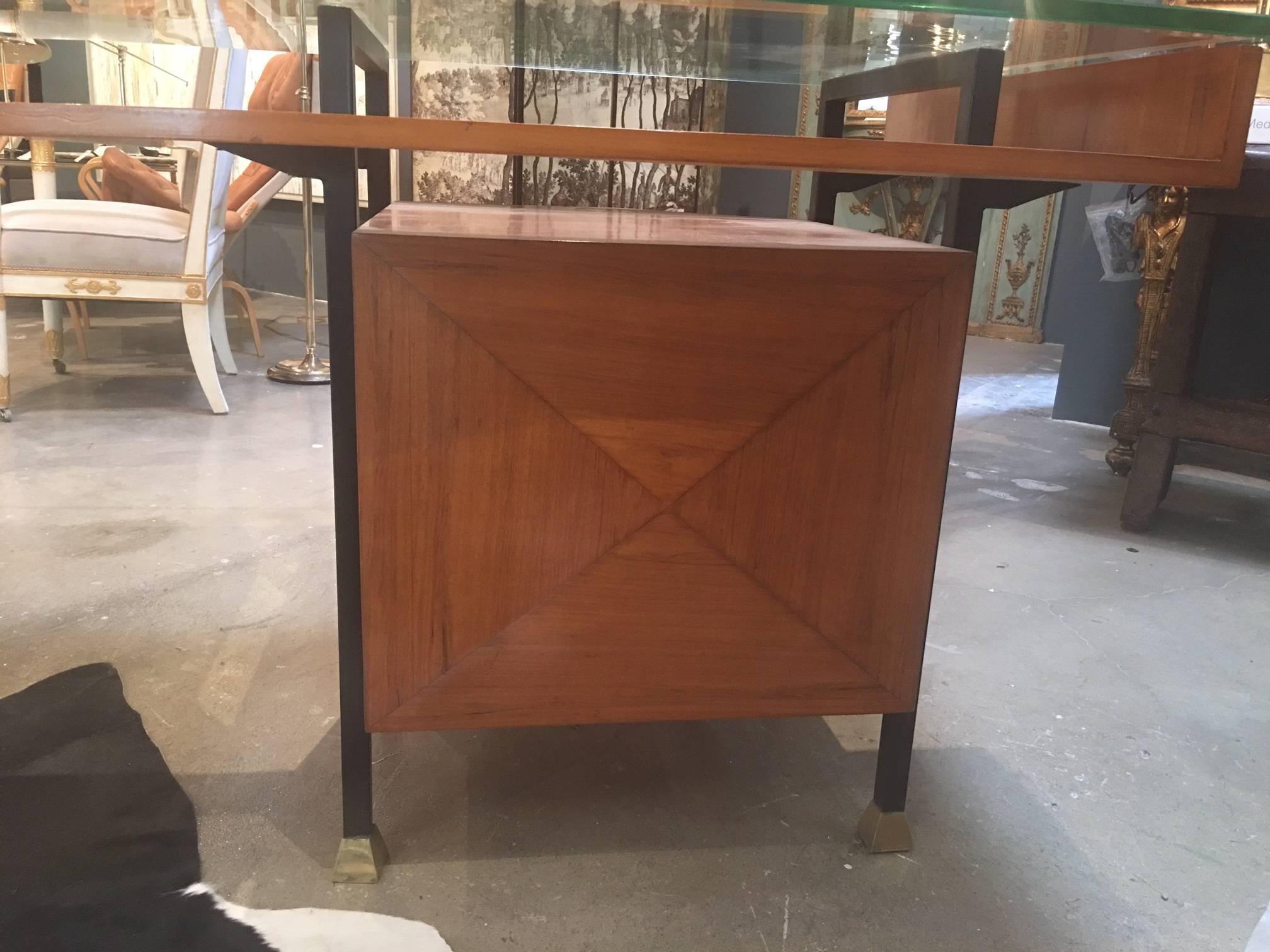 Mid-Century Modern Elegant 1950s Italian Walnut Desk For Sale