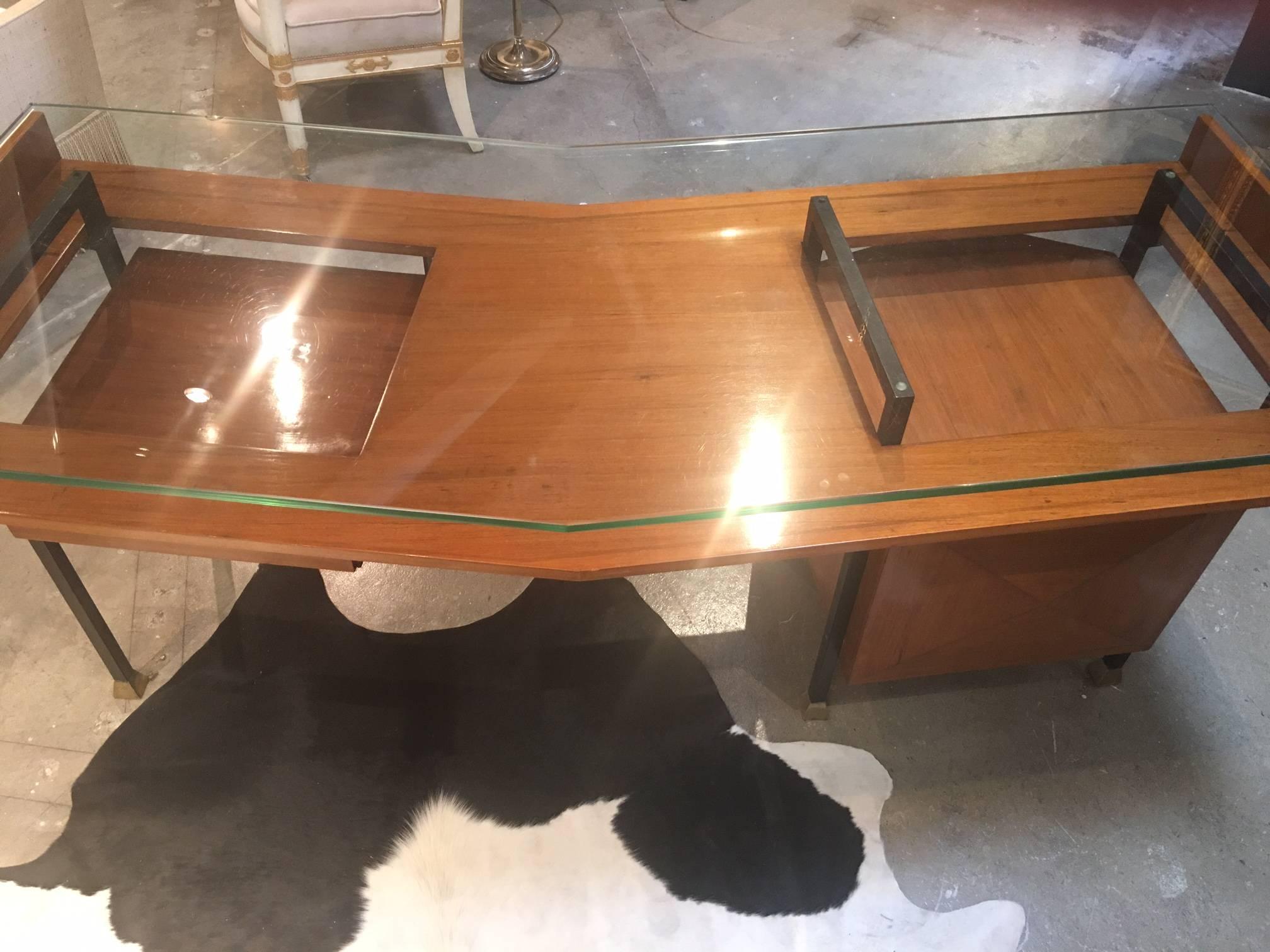 Elegant 1950s Italian Walnut Desk In Good Condition For Sale In Los Angeles, CA