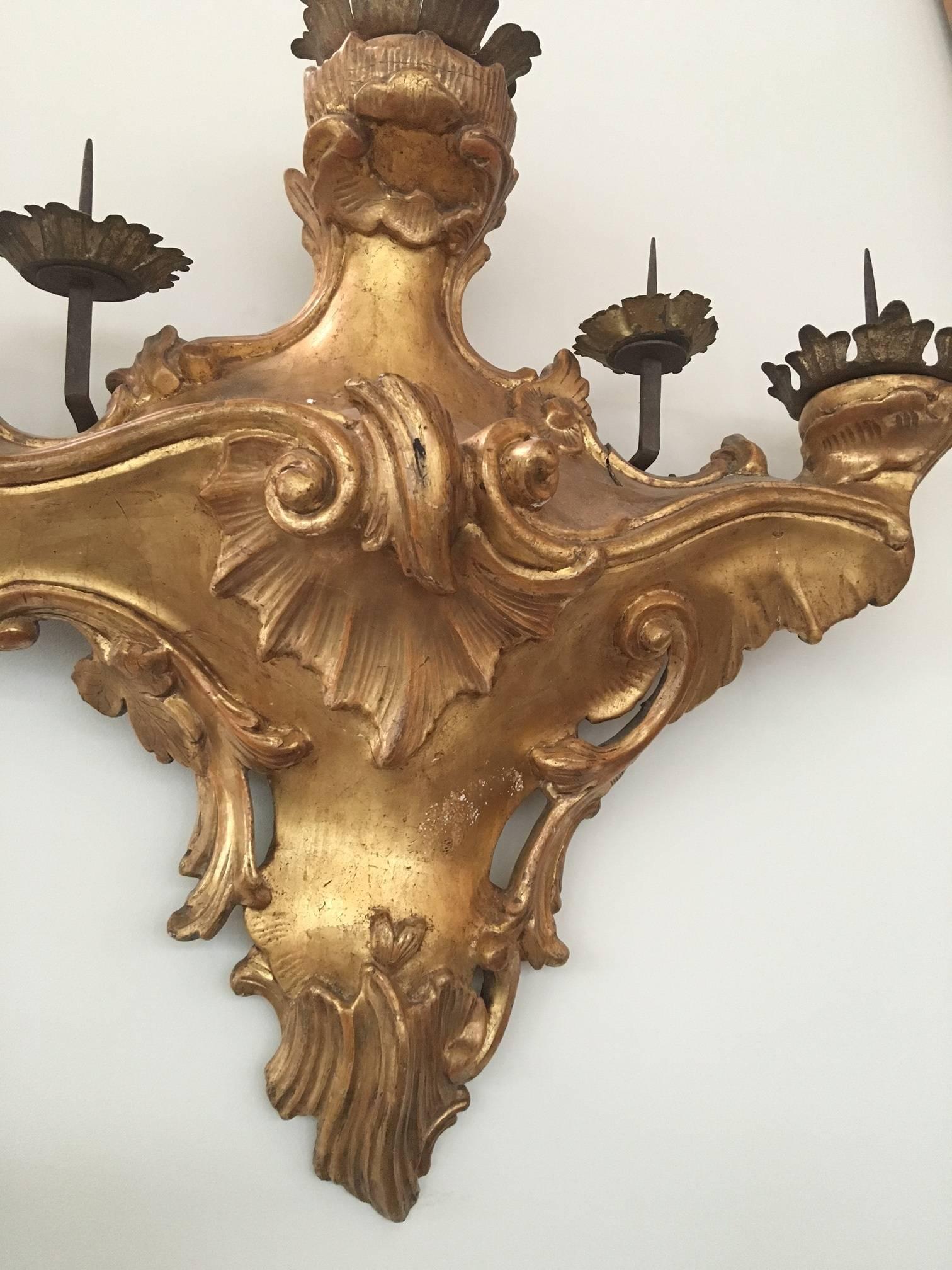 Pair of Louis XV Period Italian Giltwood Five-Light Wall Scones In Good Condition For Sale In Los Angeles, CA