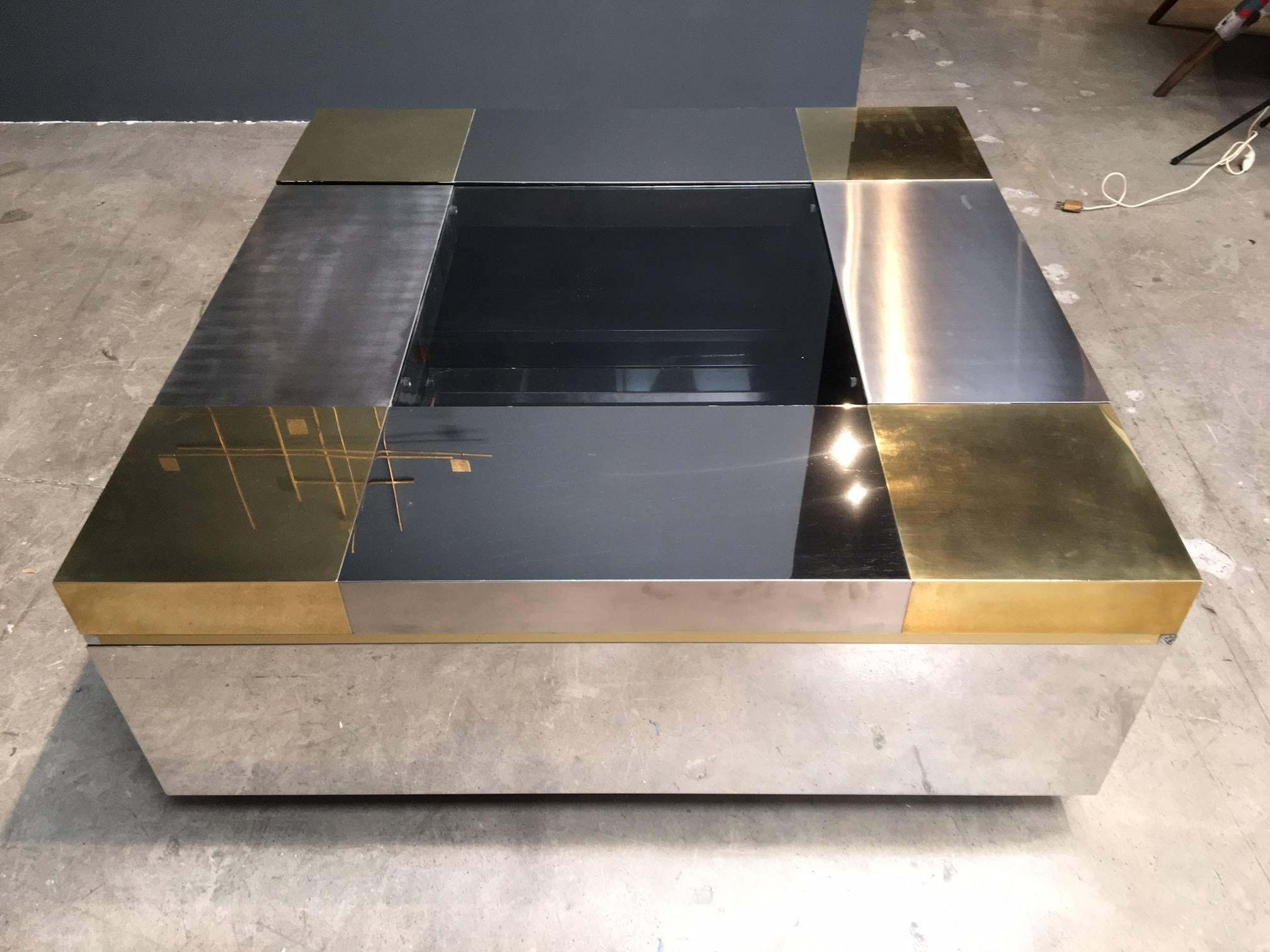 An Italian coffee table with moveable compartments. In Good Condition For Sale In Los Angeles, CA