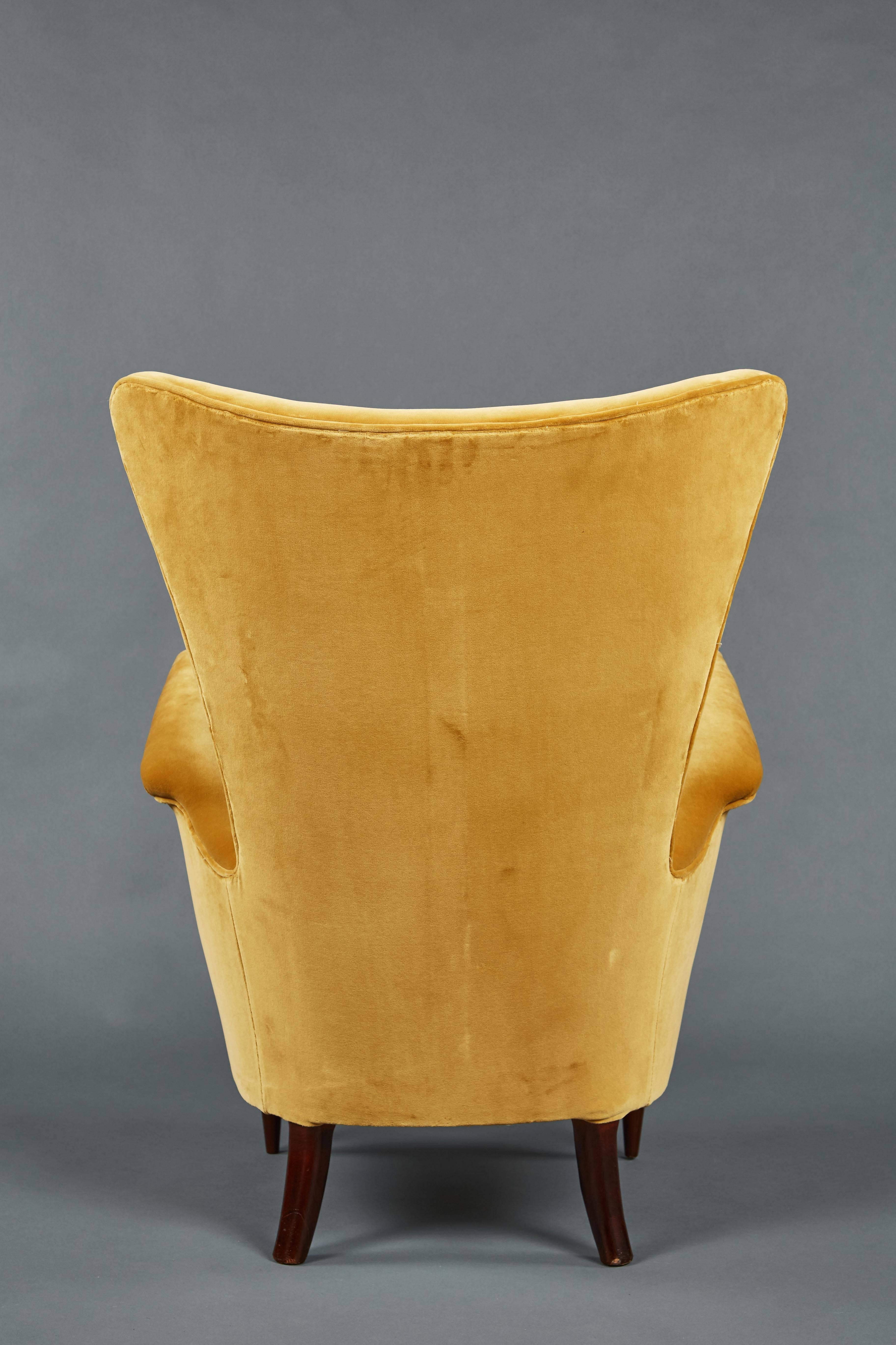Mid-20th Century Pair of Small-Scale Gold Velvet Armchairs 