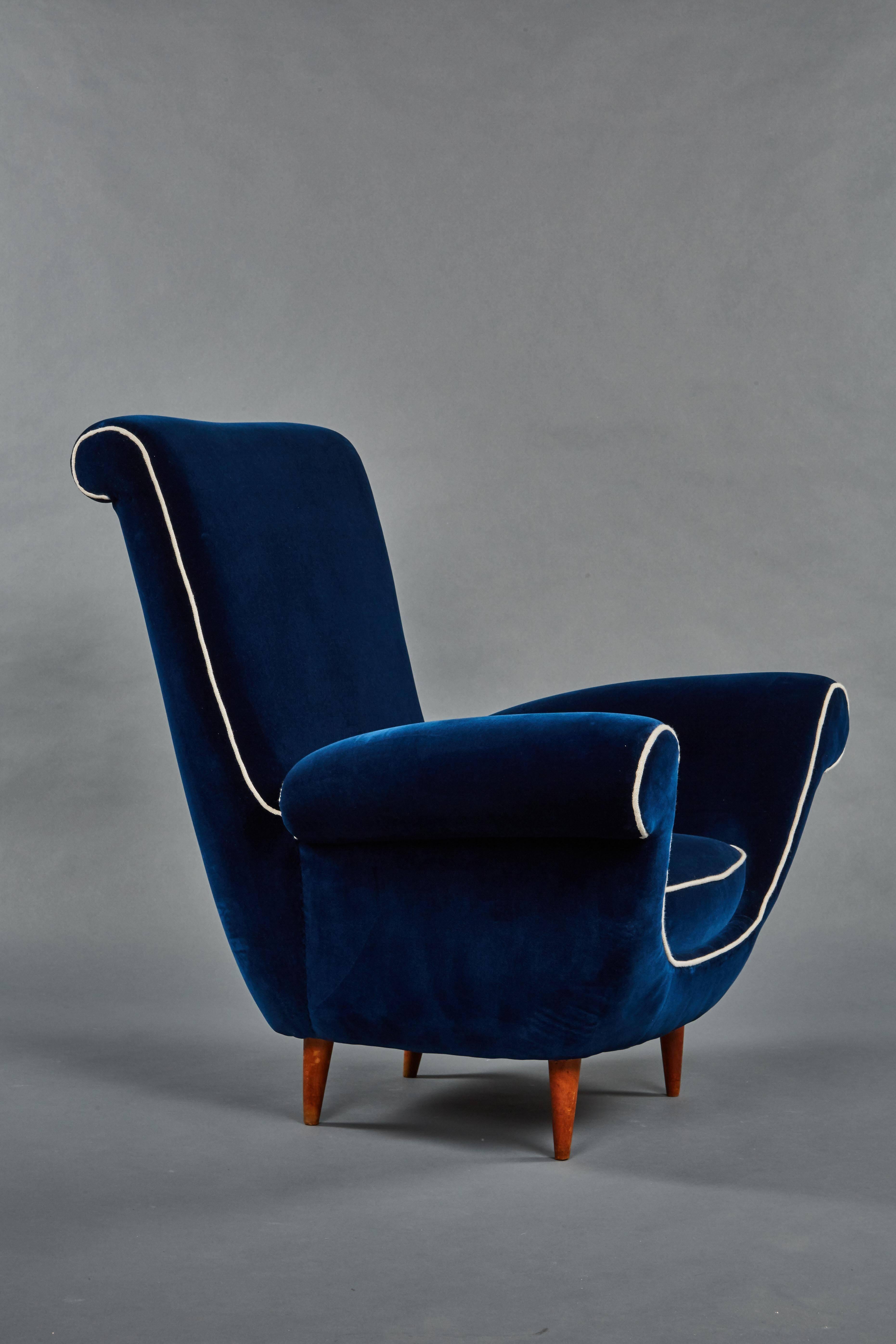 Italian Pair of Ico Parisi Attributed Blue Velvet Armchairs For Sale