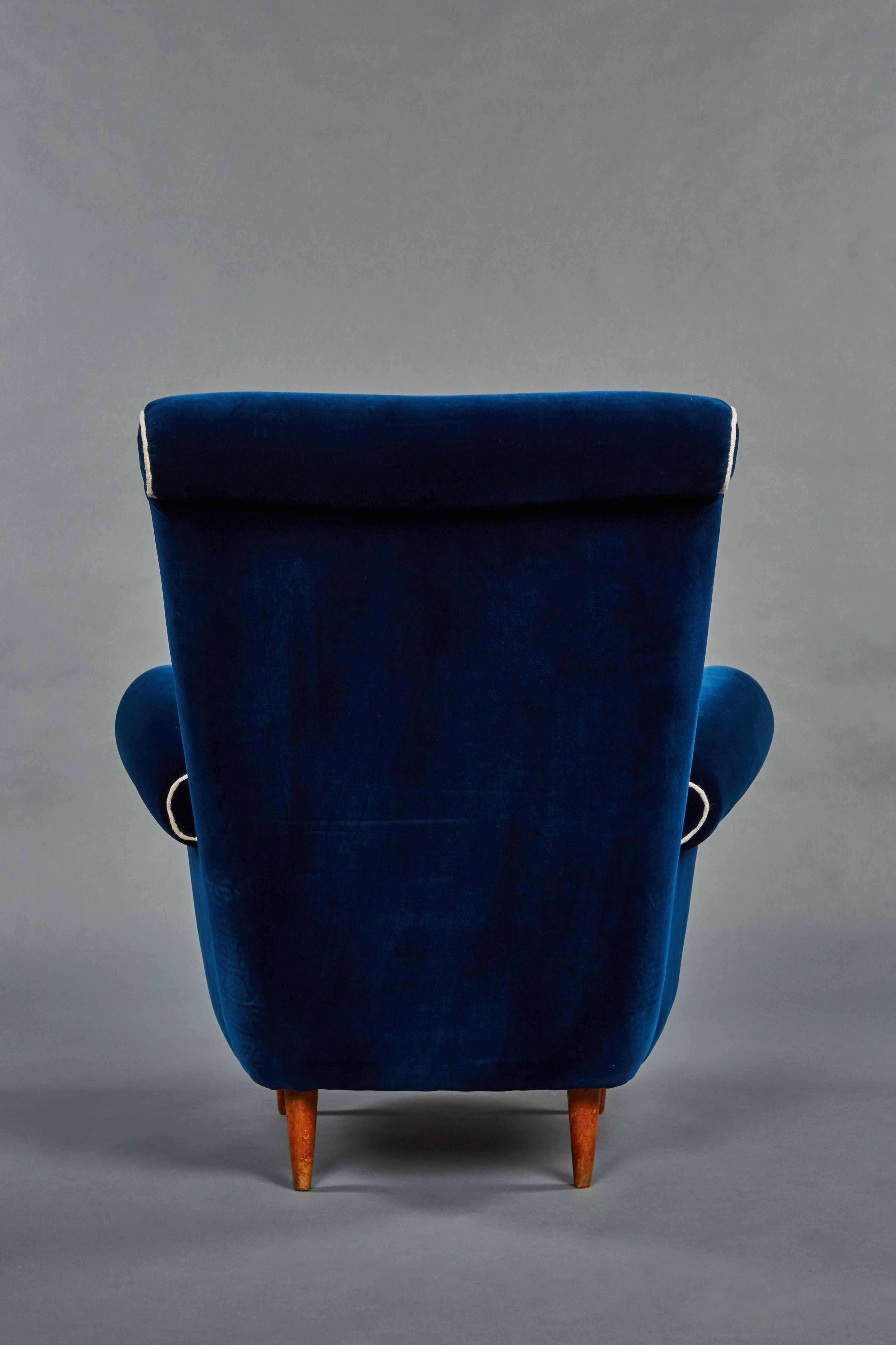 Pair of Ico Parisi Attributed Blue Velvet Armchairs For Sale 1
