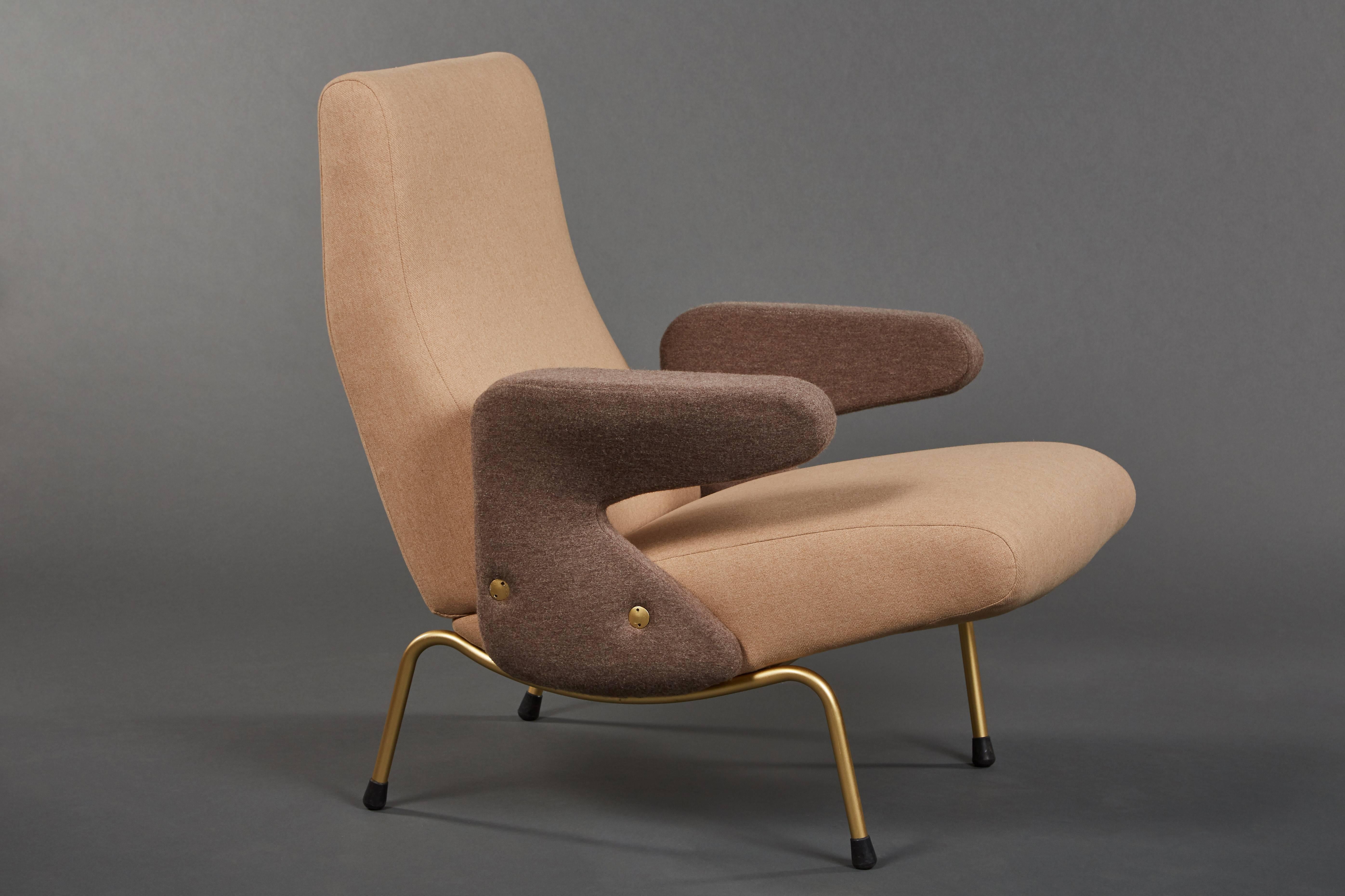 A pair of “Delfino” (aka Dolphin) armchairs by Erberto Carboni for Arflex, designed in 1954. Vintage pair newly upholstered in a subtle soft, heathered twill with contrasting cashmere arms.

Literature: Repertorio del Design Italiano, Volume 1, p.