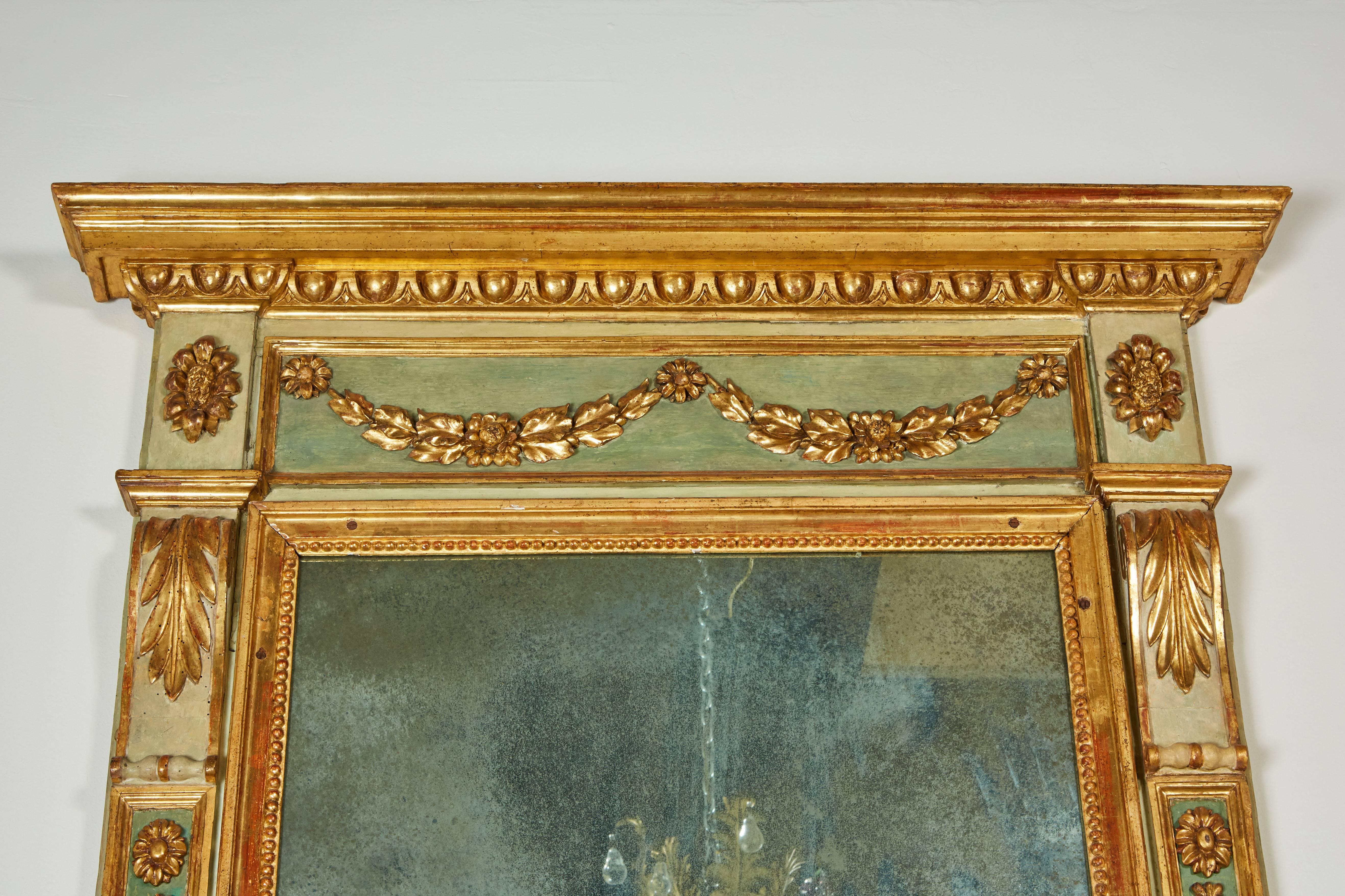 Late 18th Century Italian Parcel-Gilt and Painted Mirror Over Console For Sale 2