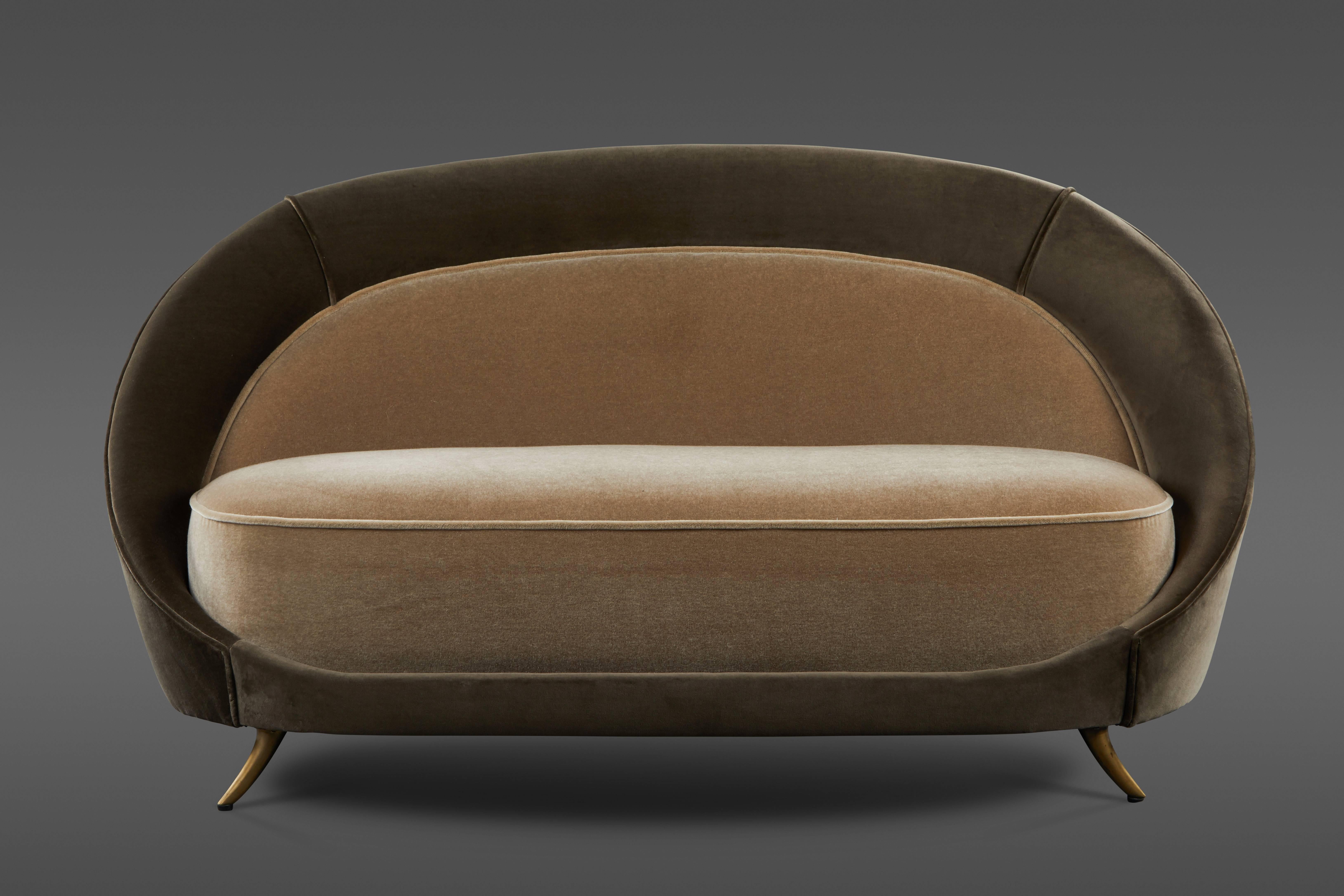 A charming two-tone settee by Silvio Cavatorta for Production ISA, oval in shape with curved brass legs. Custom upholstered in a Holly Hunt velvet with a Rogers and Goffigon mohair seat and back.